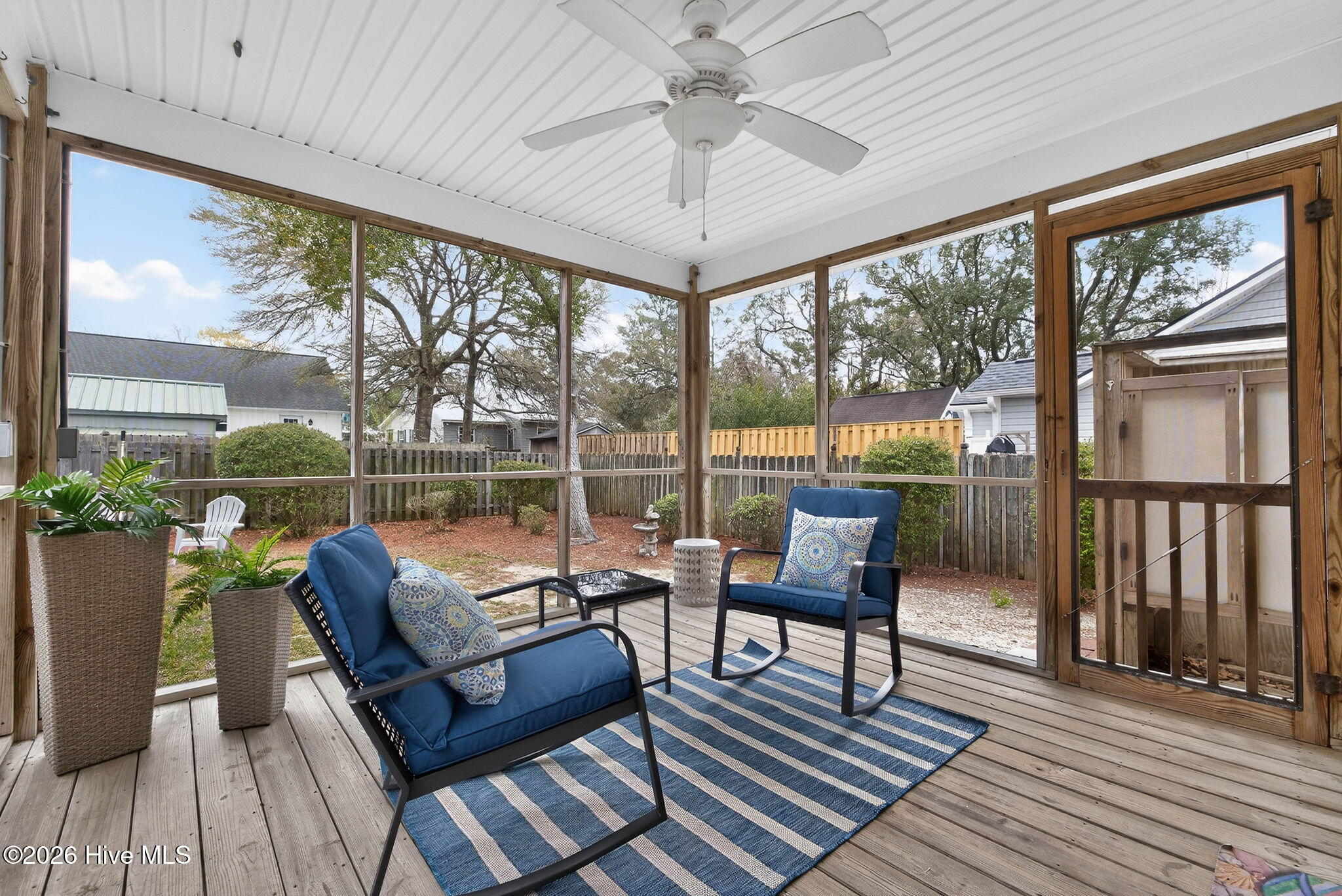 100562767 | Photo 33