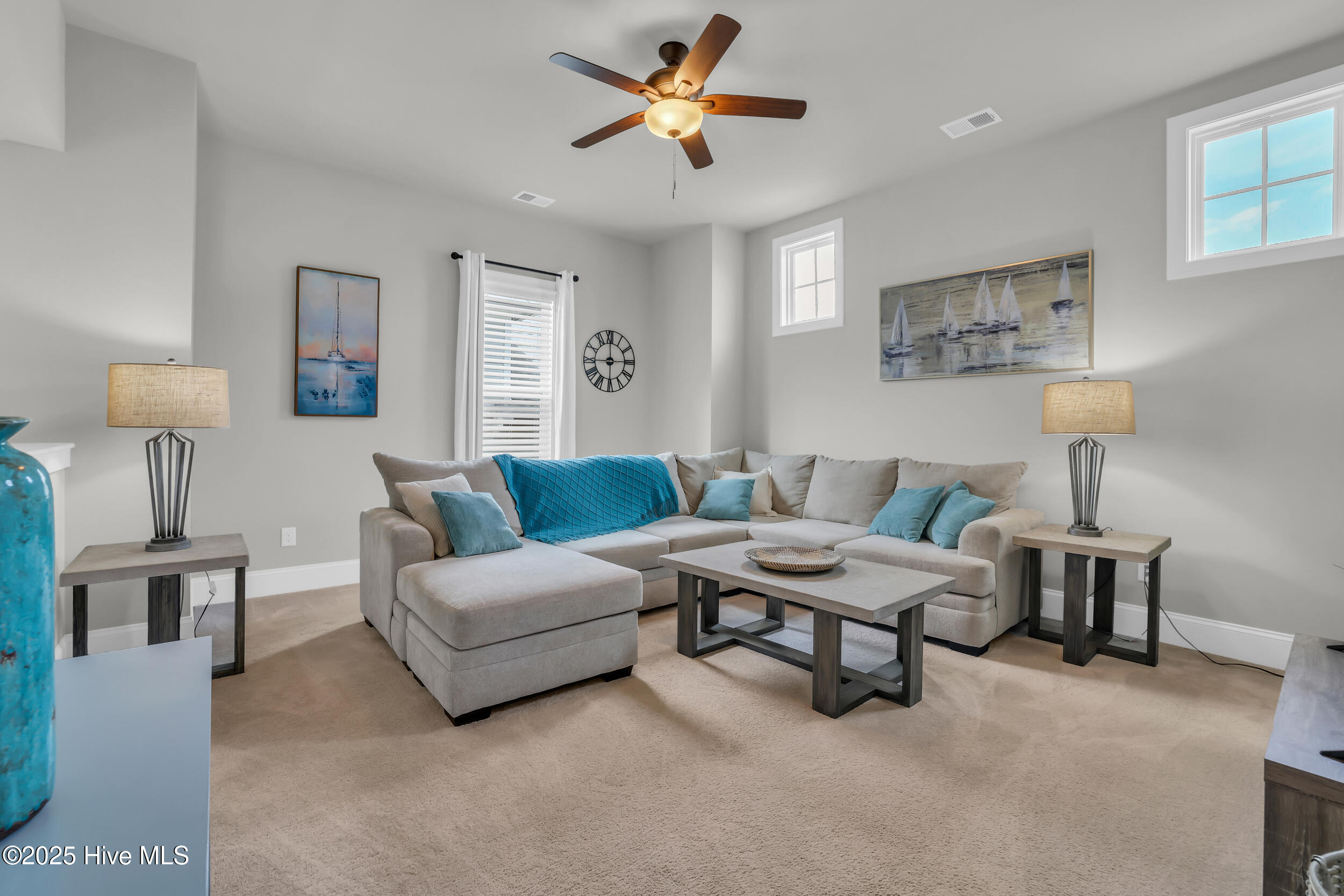 100502745 | Photo 27