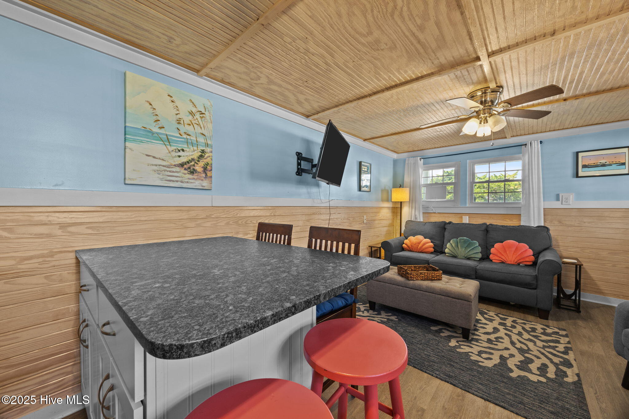 100532848 | Photo 34