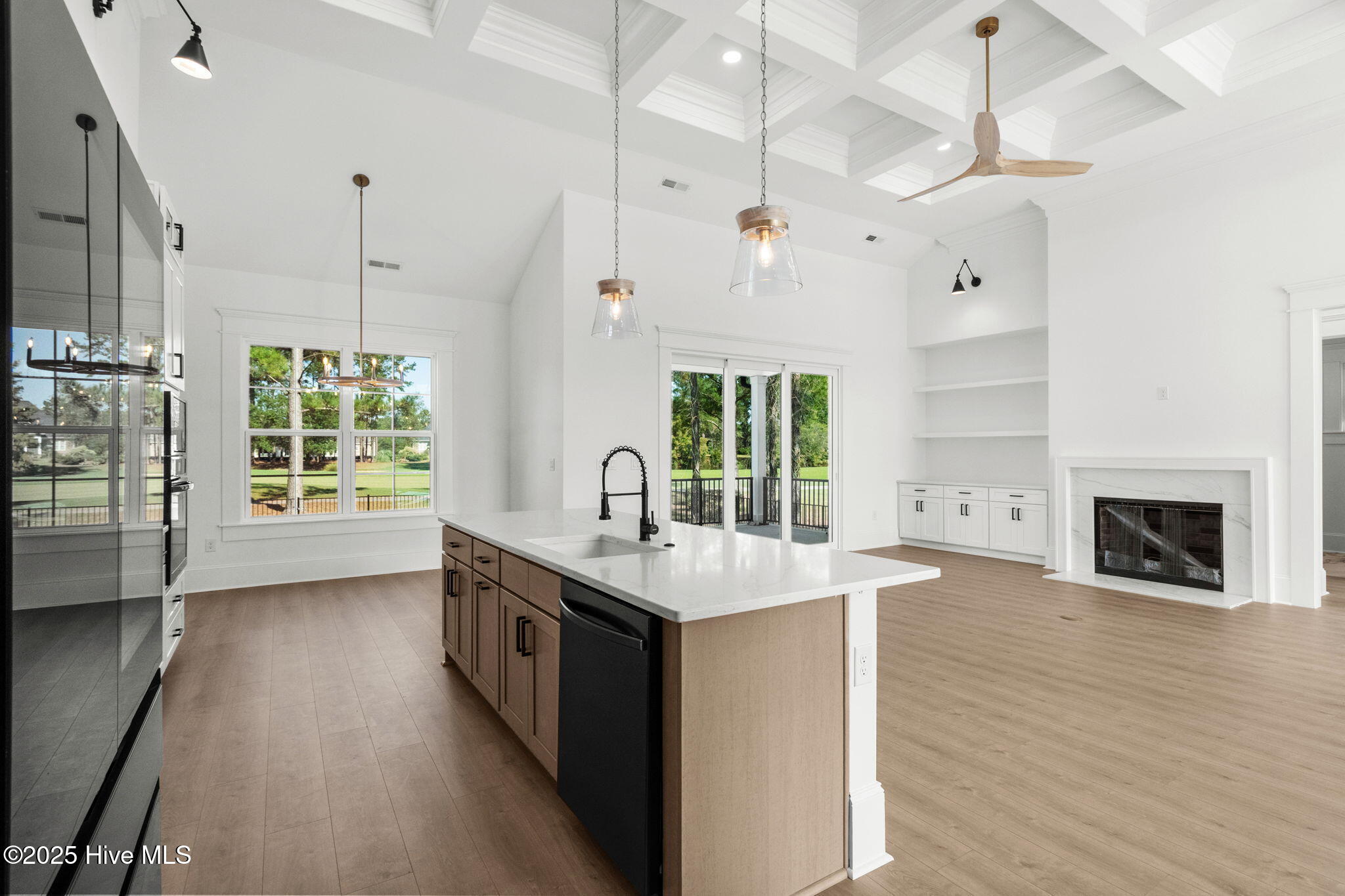 100535498 | Photo 24