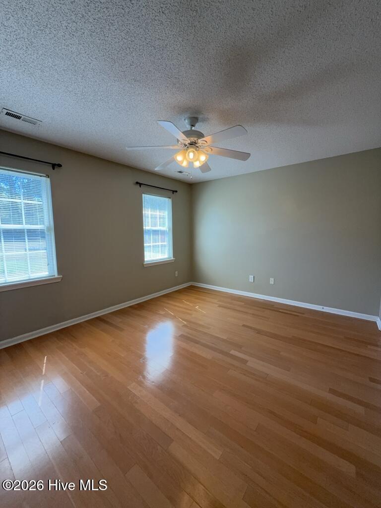 100560770 | Photo 11