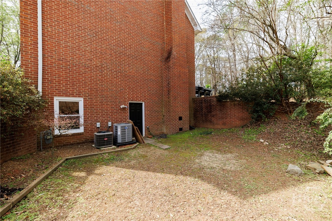 121 Ashbrook Drive