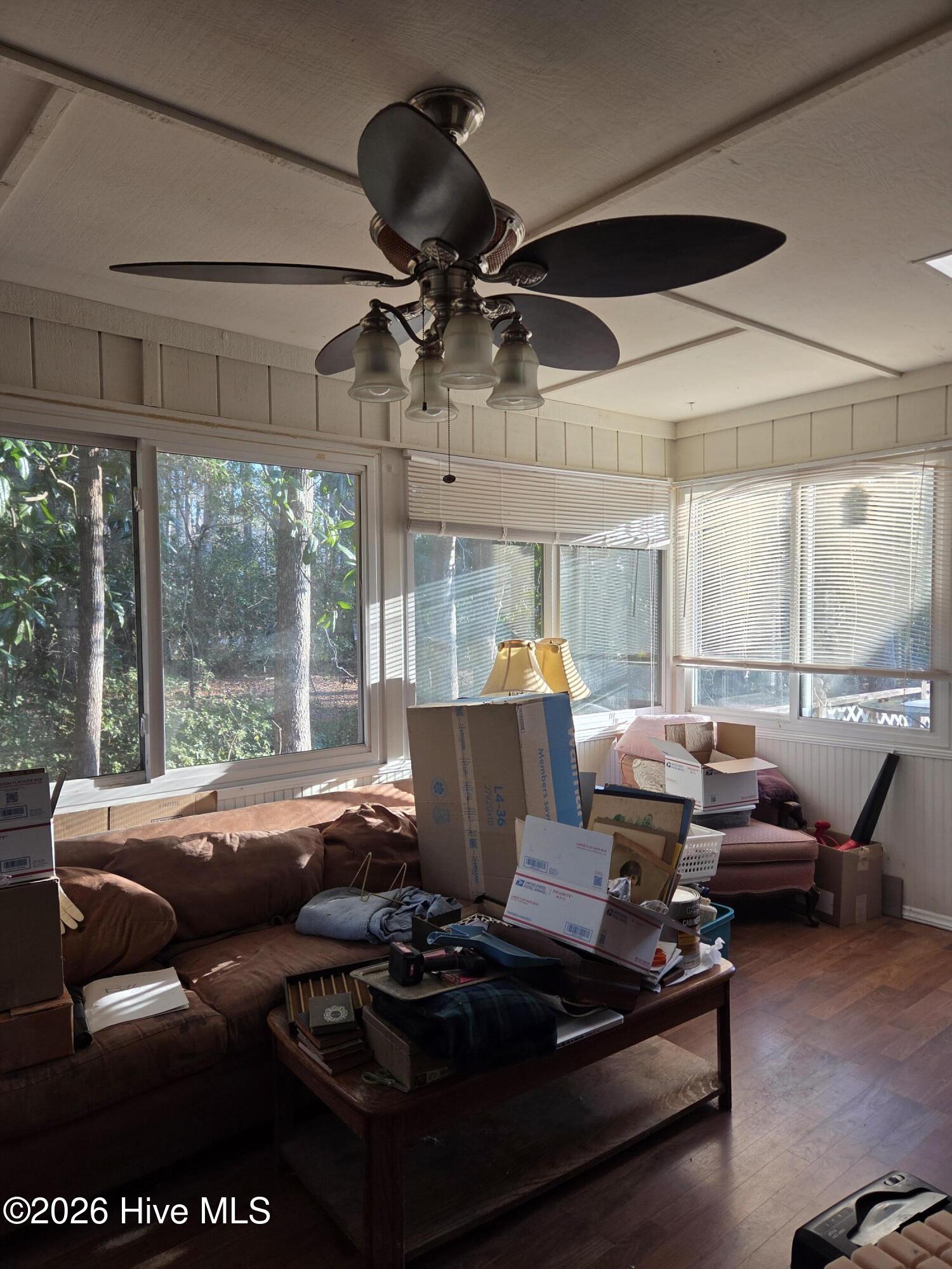 100550366 | Photo 18