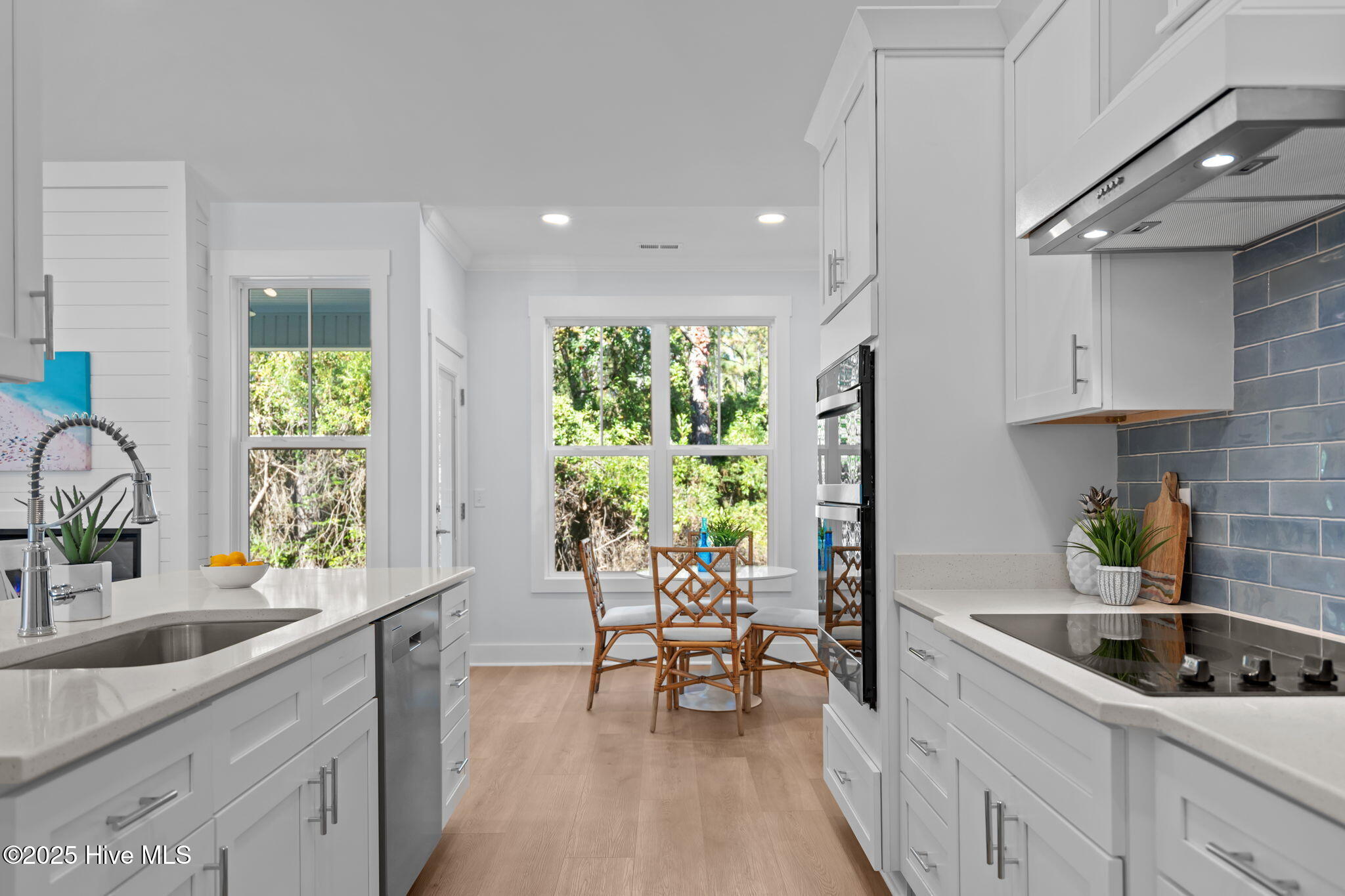 100542016 | Photo 24