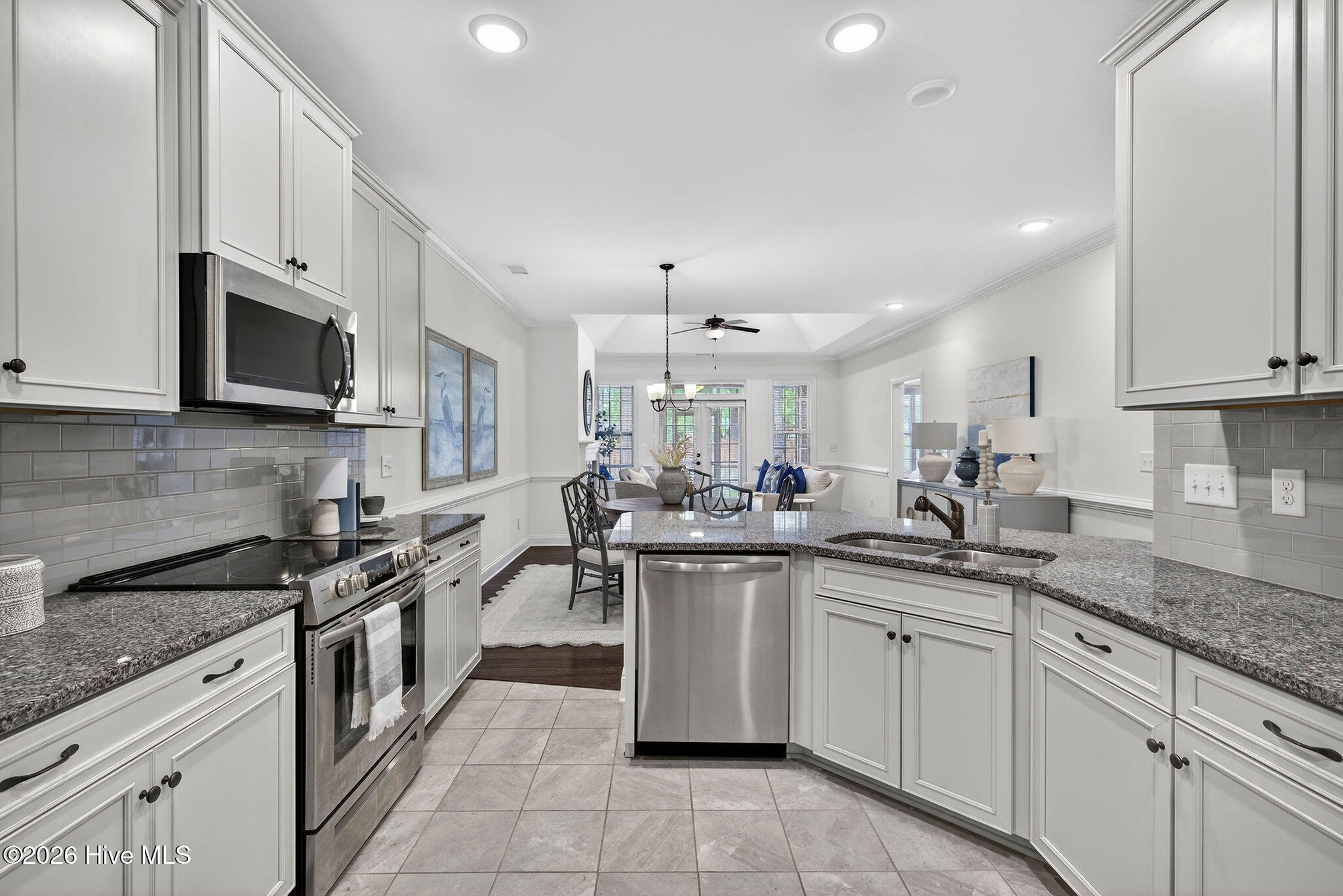 100547187 | Photo 16