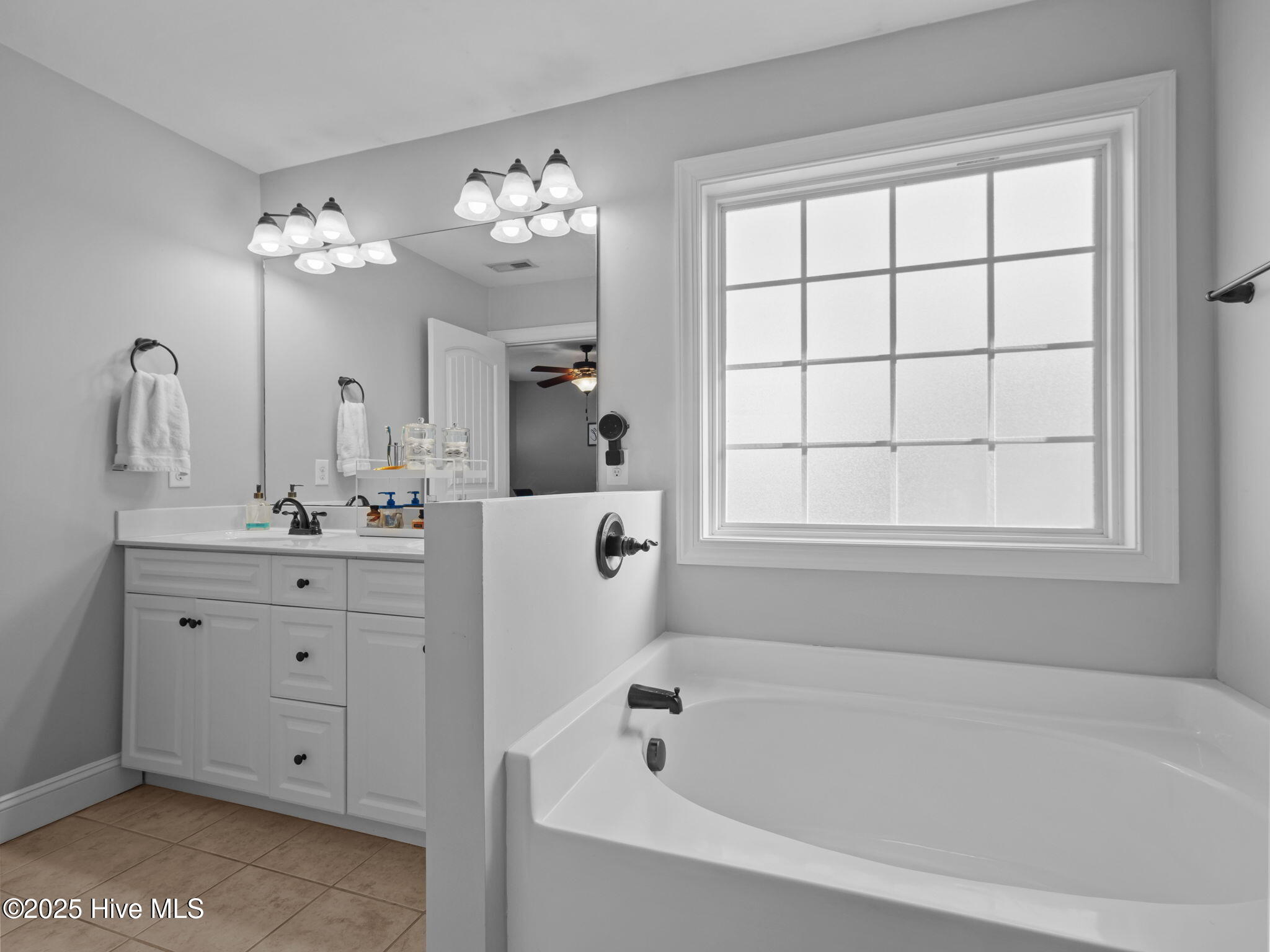 100546658 | Photo 25