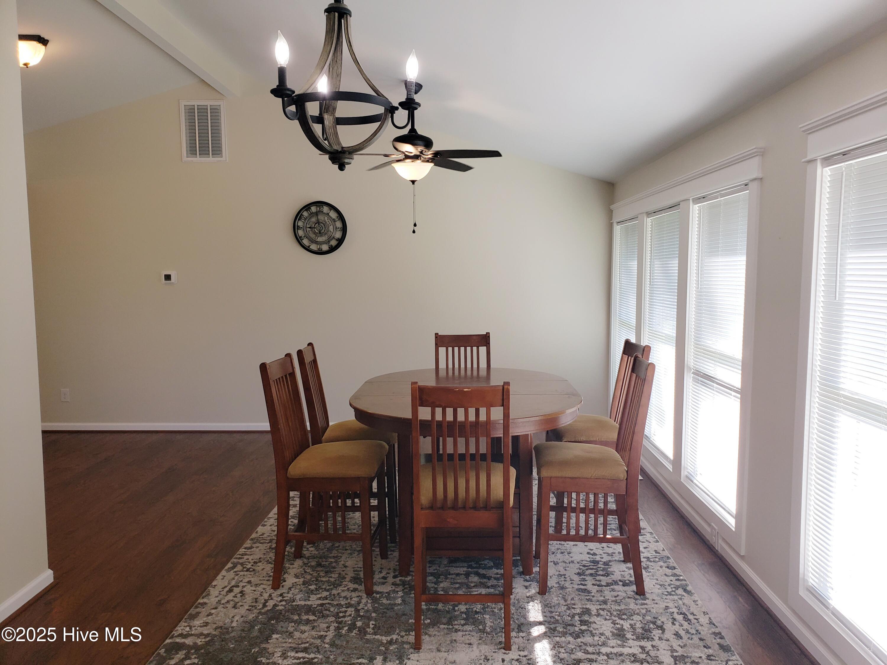 100520817 | Photo 13