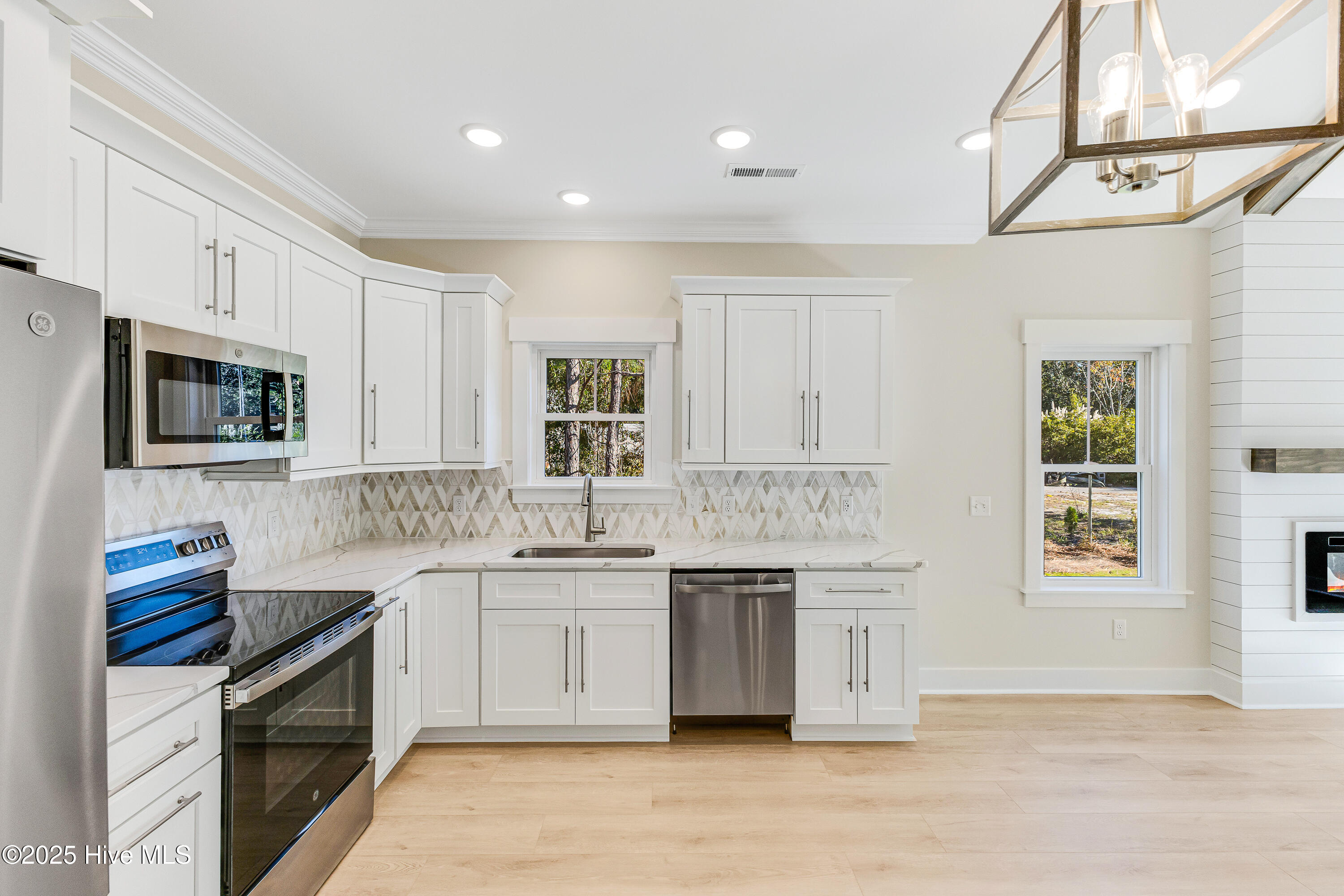 100533071 | Photo 17