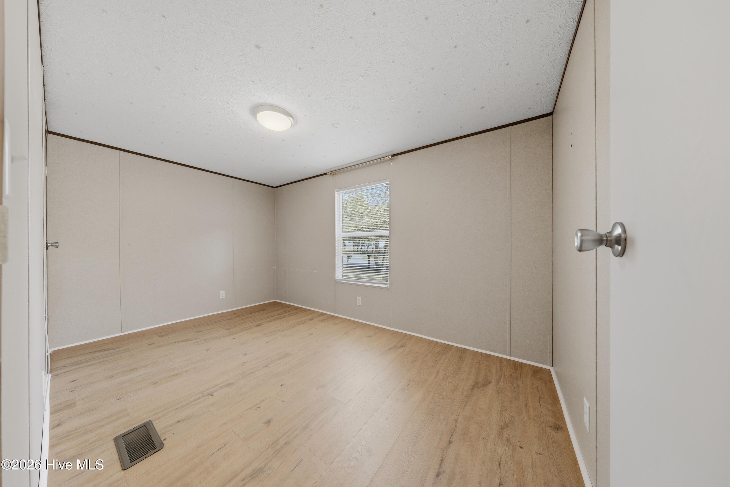 100562676 | Photo 28