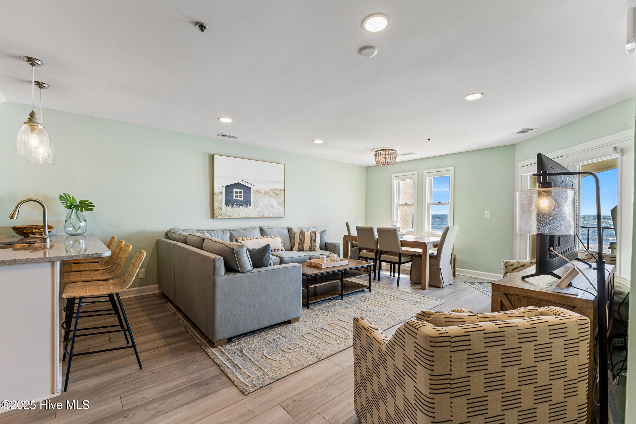 100536018 | Photo 12