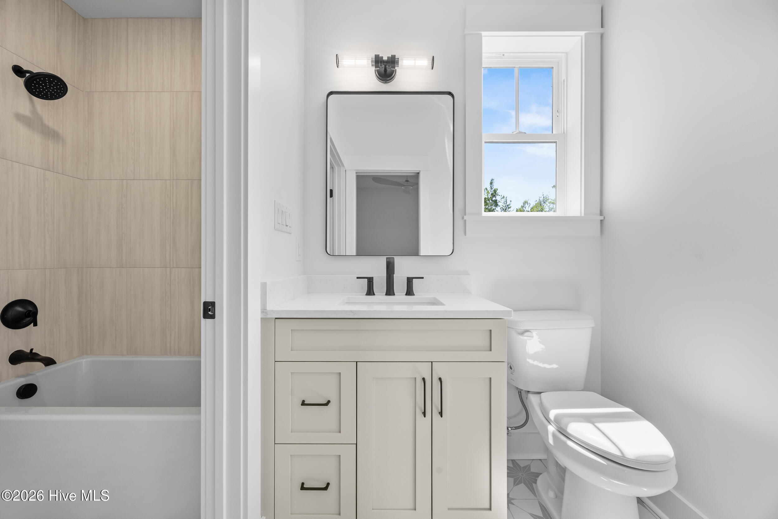 100567625 | Photo 25