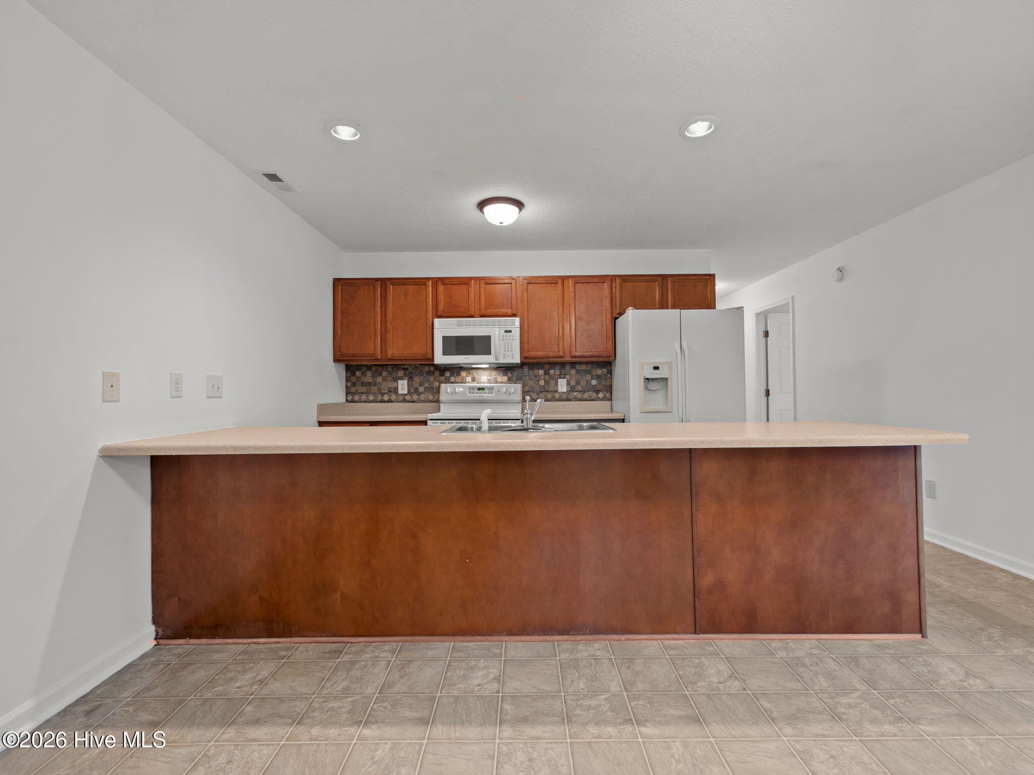 100548288 | Photo 53