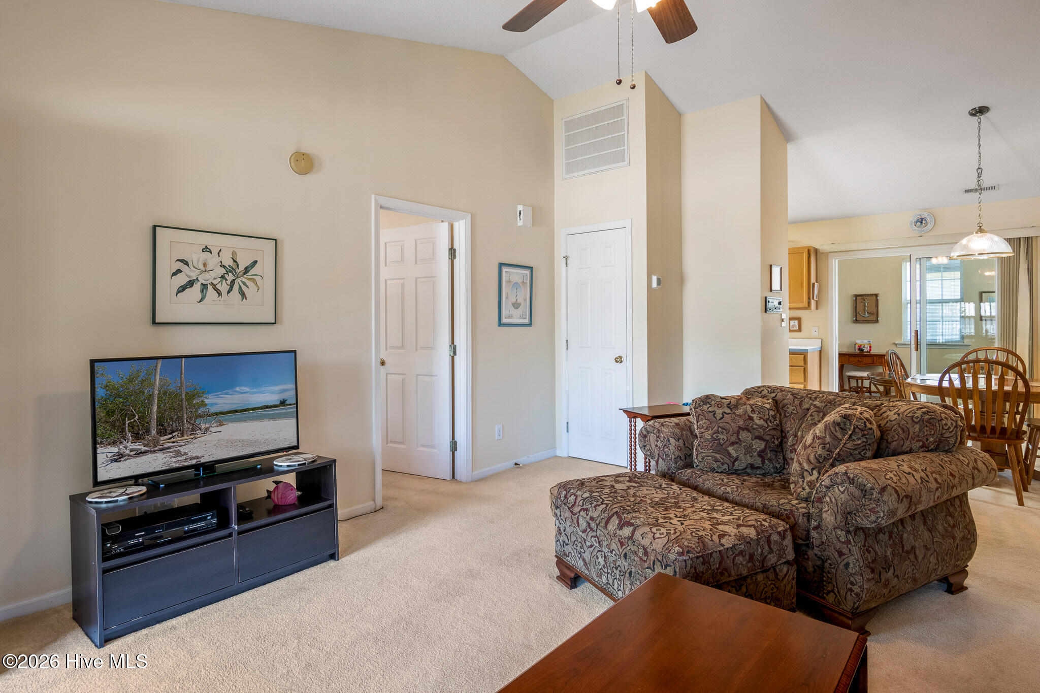 100566913 | Photo 11