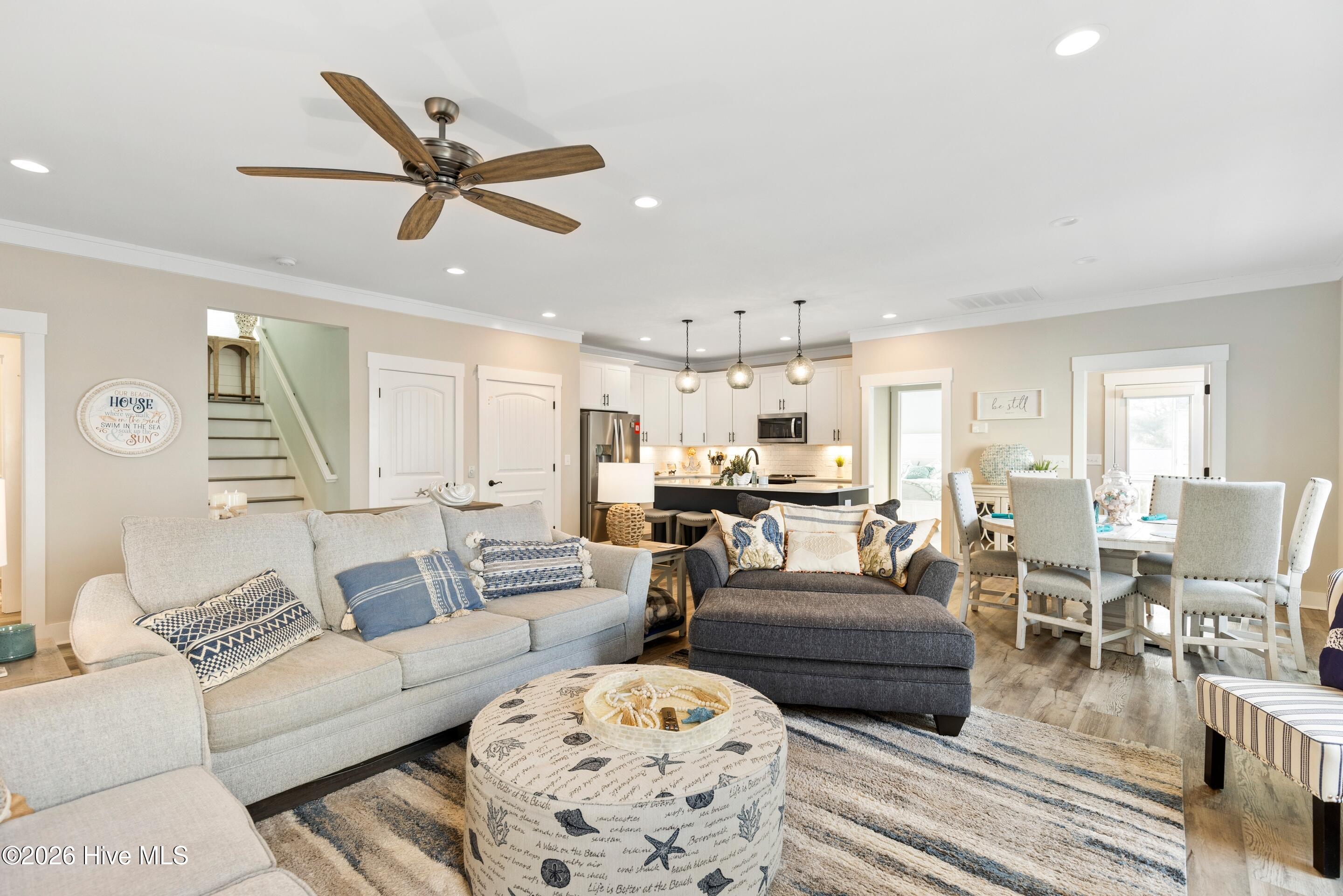 100548444 | Photo 33