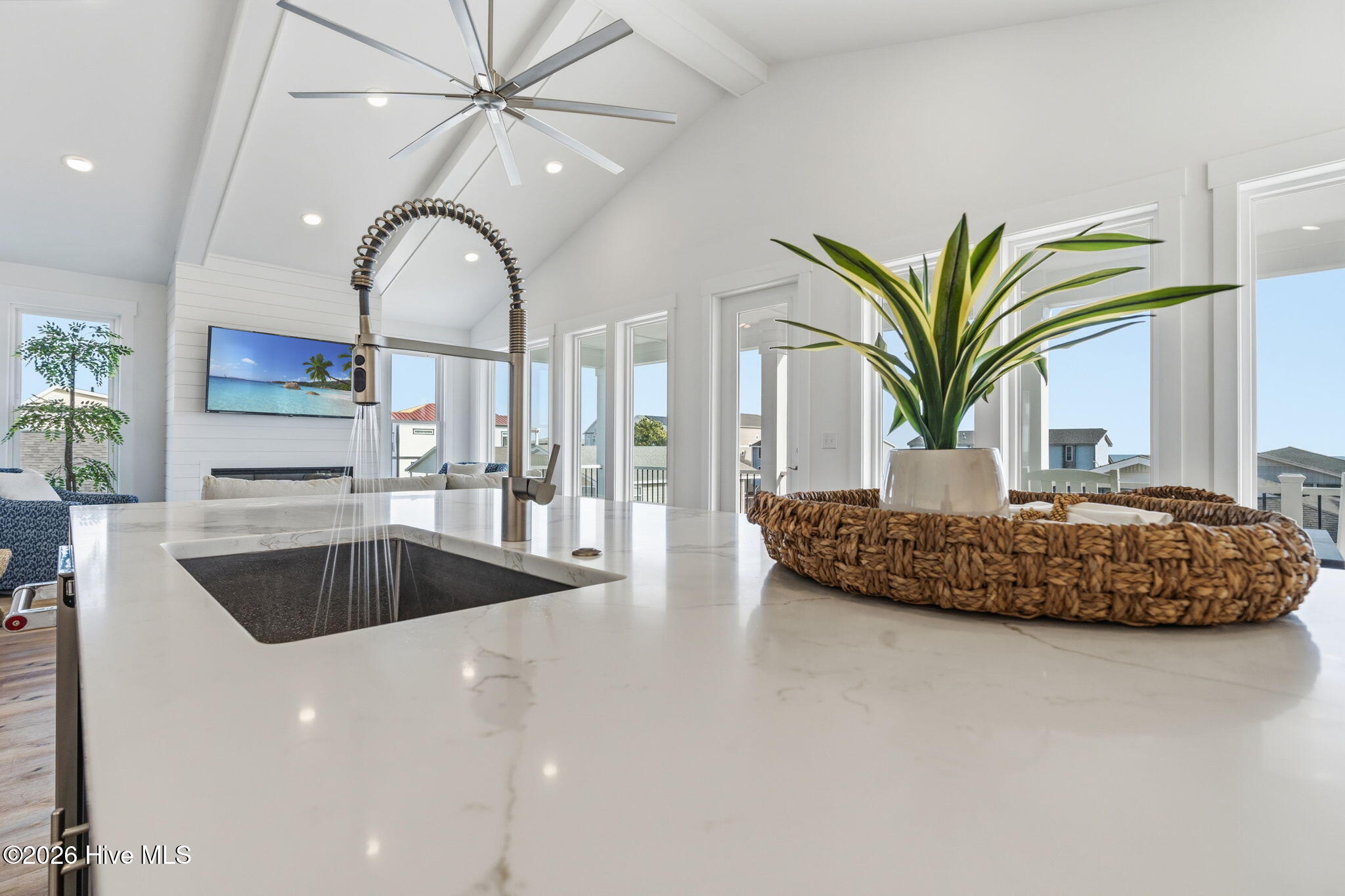 100554588 | Photo 13