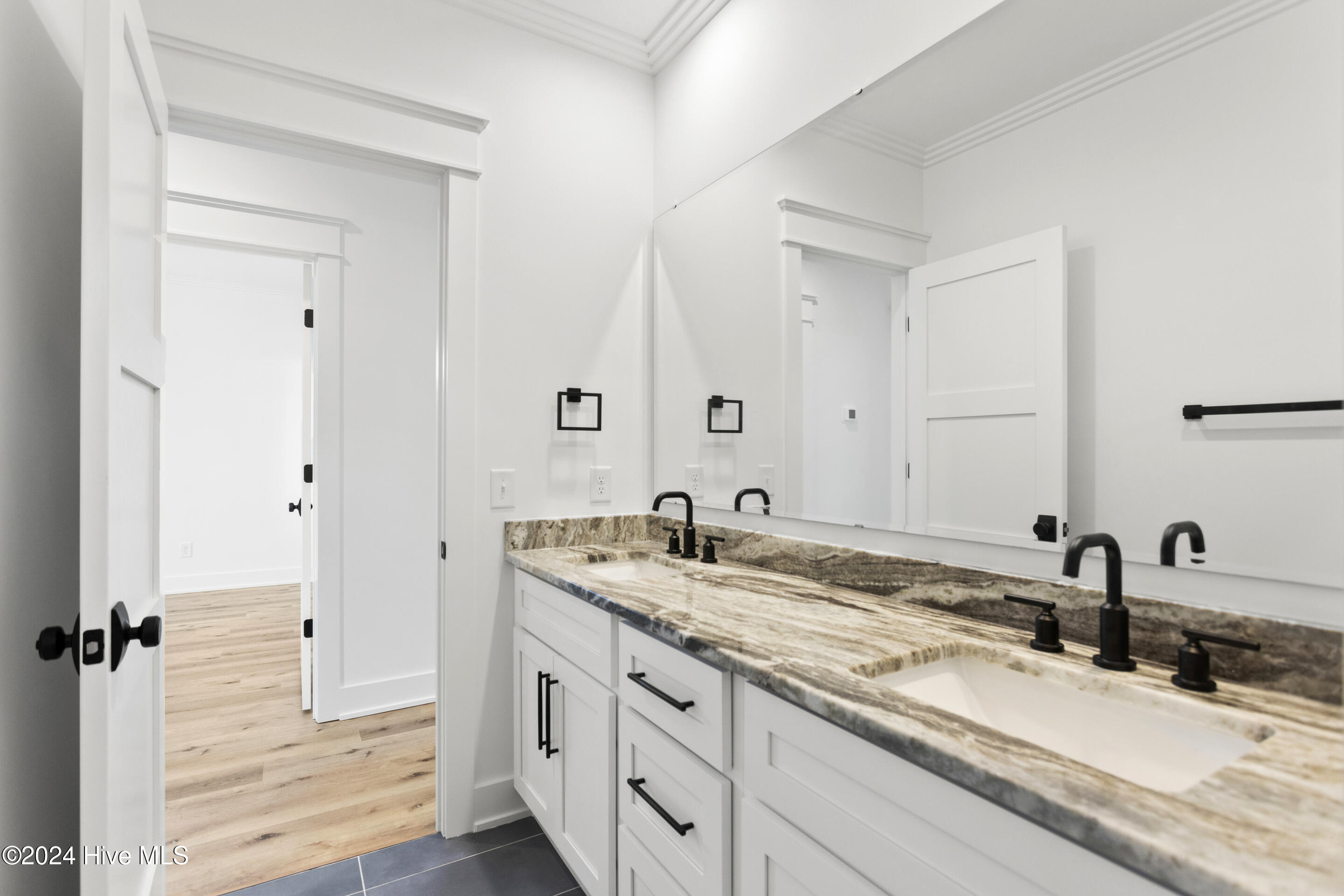 100559192 | Photo 12