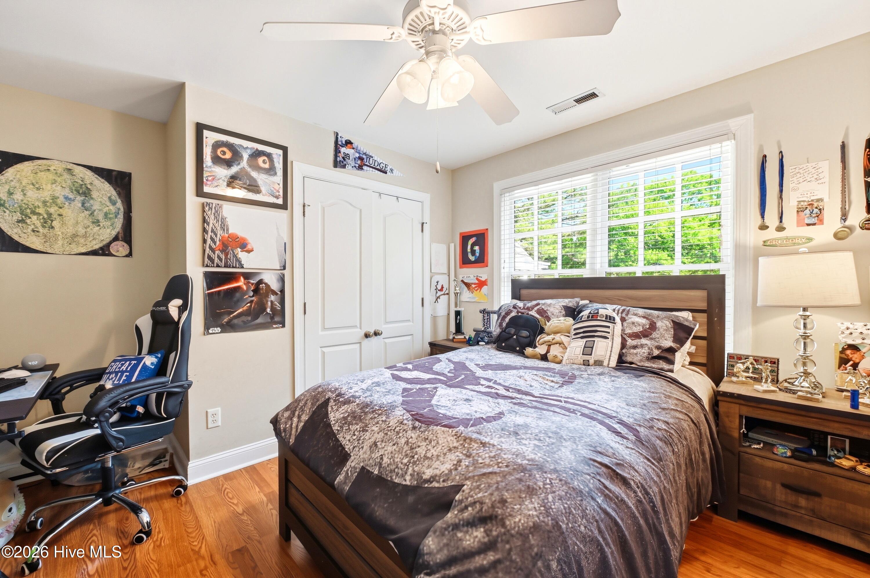 100567999 | Photo 30