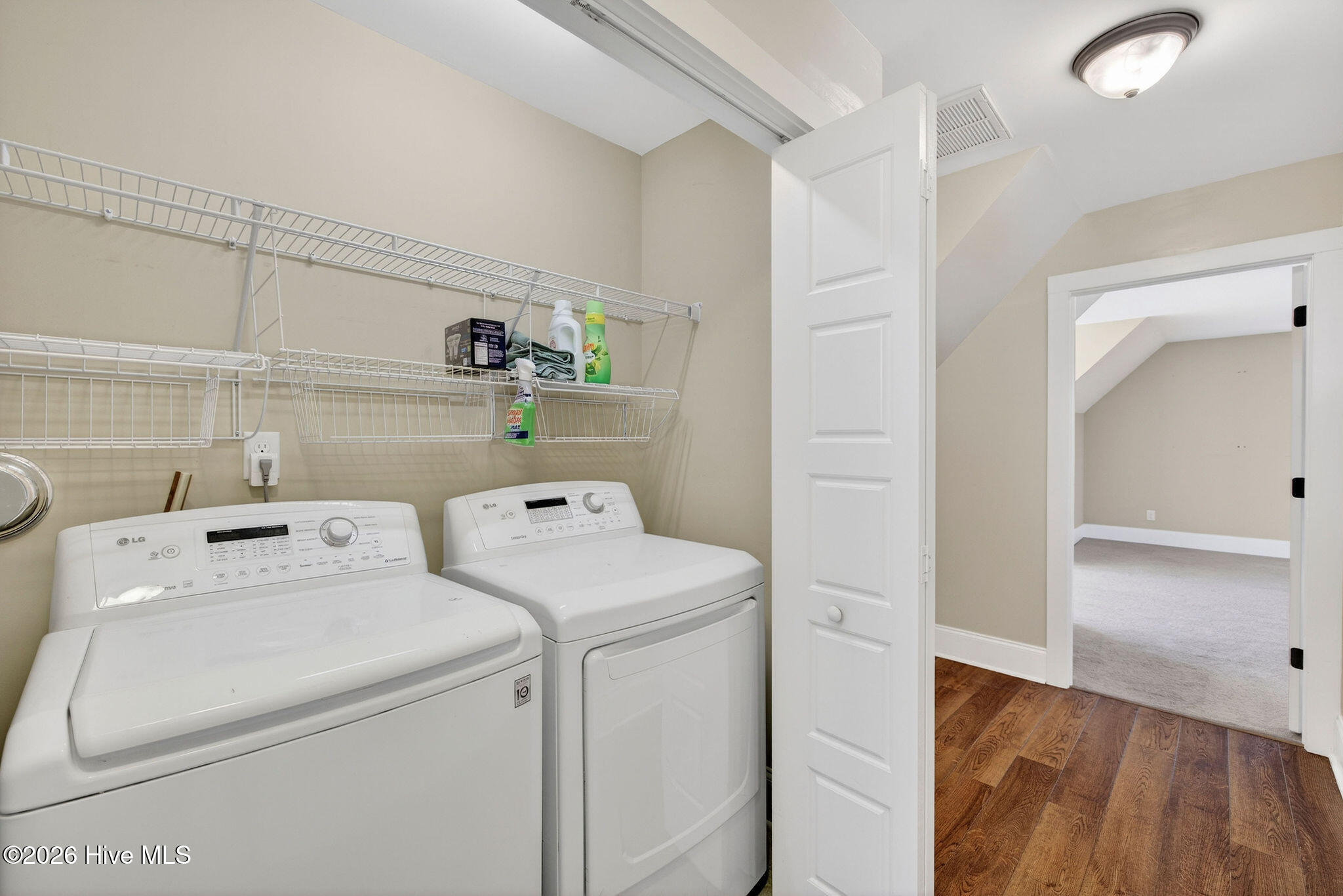 100549493 | Photo 45