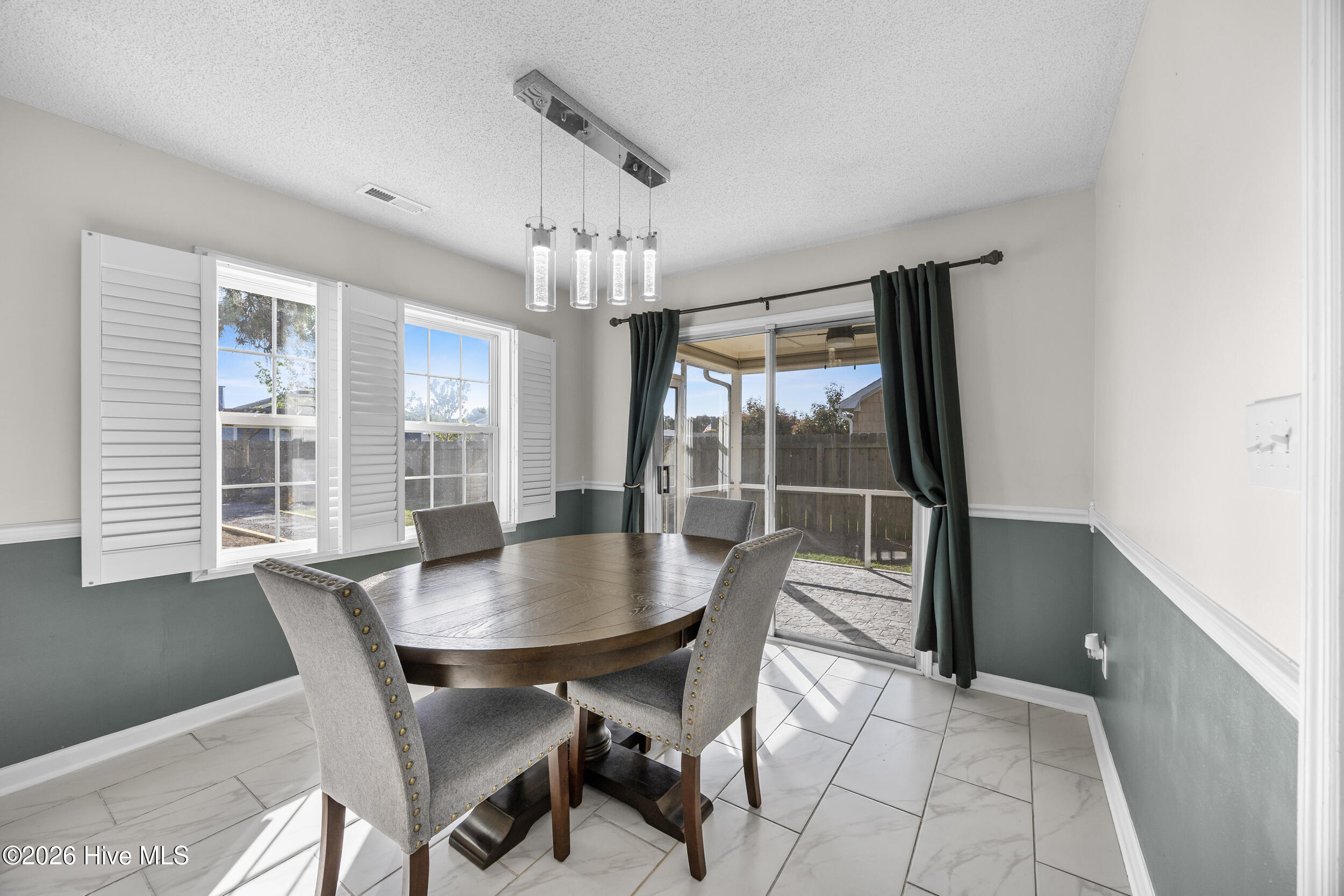 100566021 | Photo 11