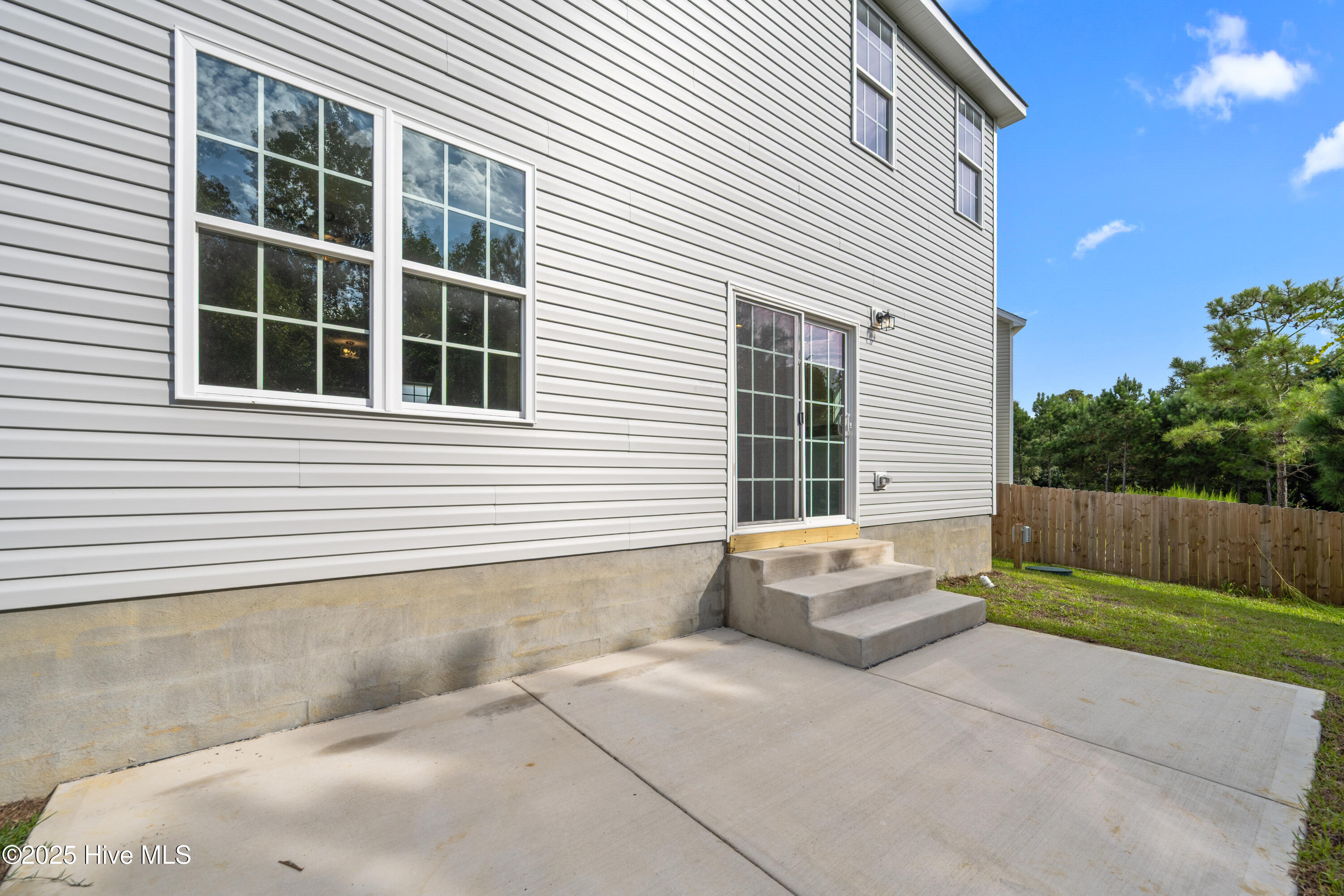 113 Grander Court, Sneads Ferry, NC 28460 – photo 4: 113 GRANDER REAR