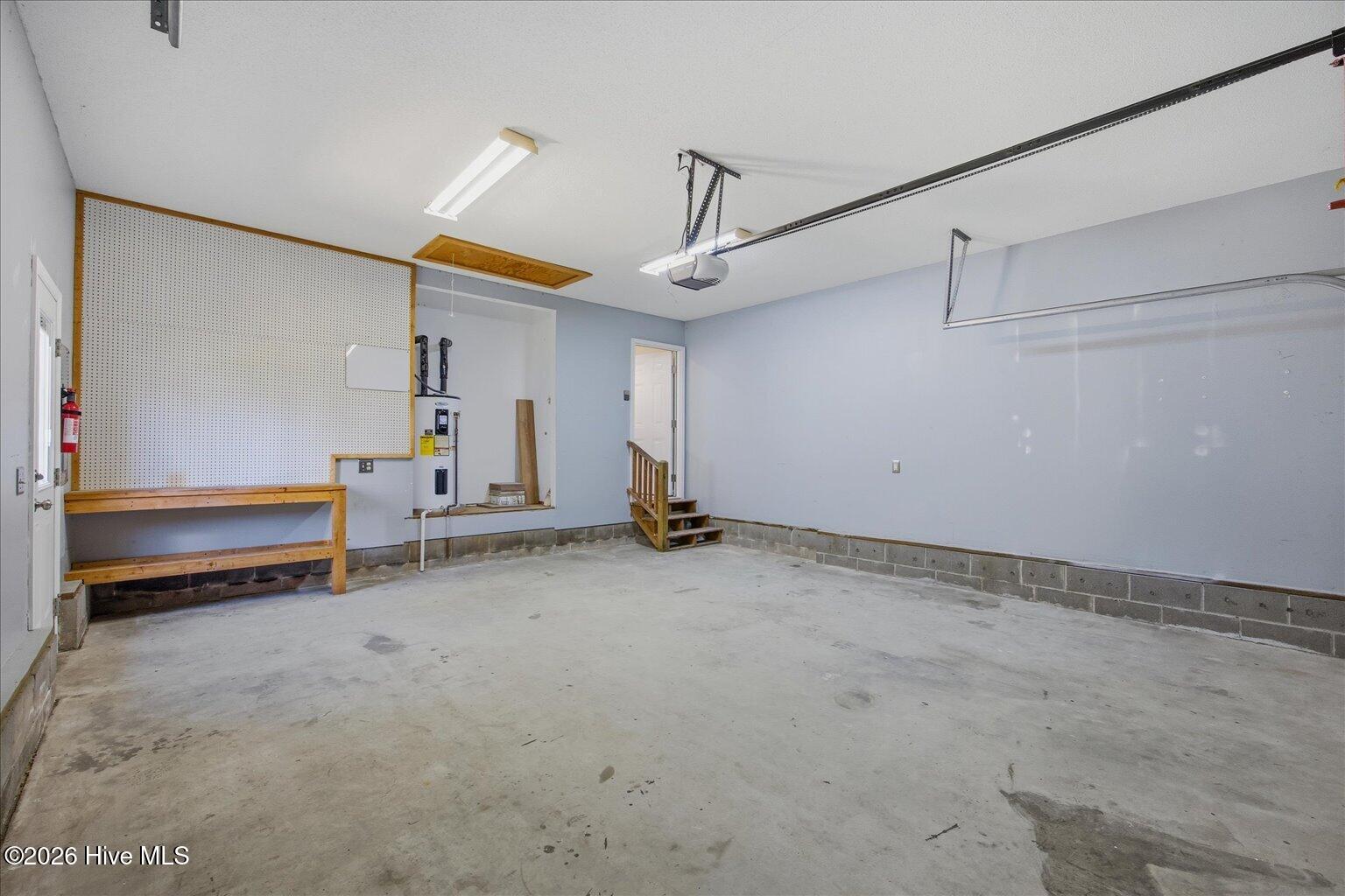 100564069 | Photo 40