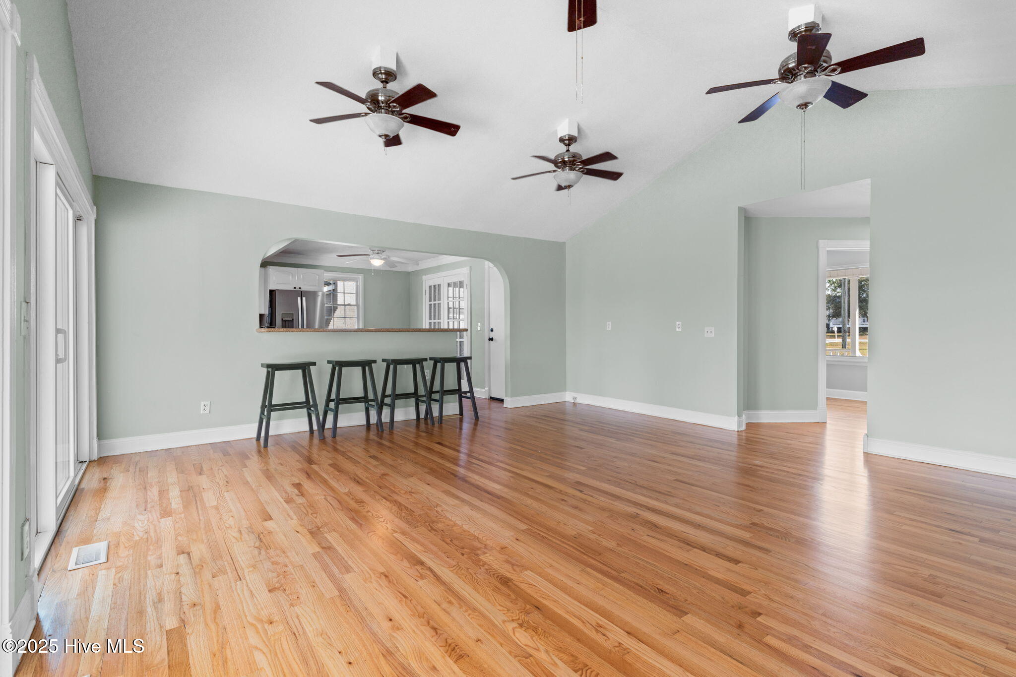 100543279 | Photo 21