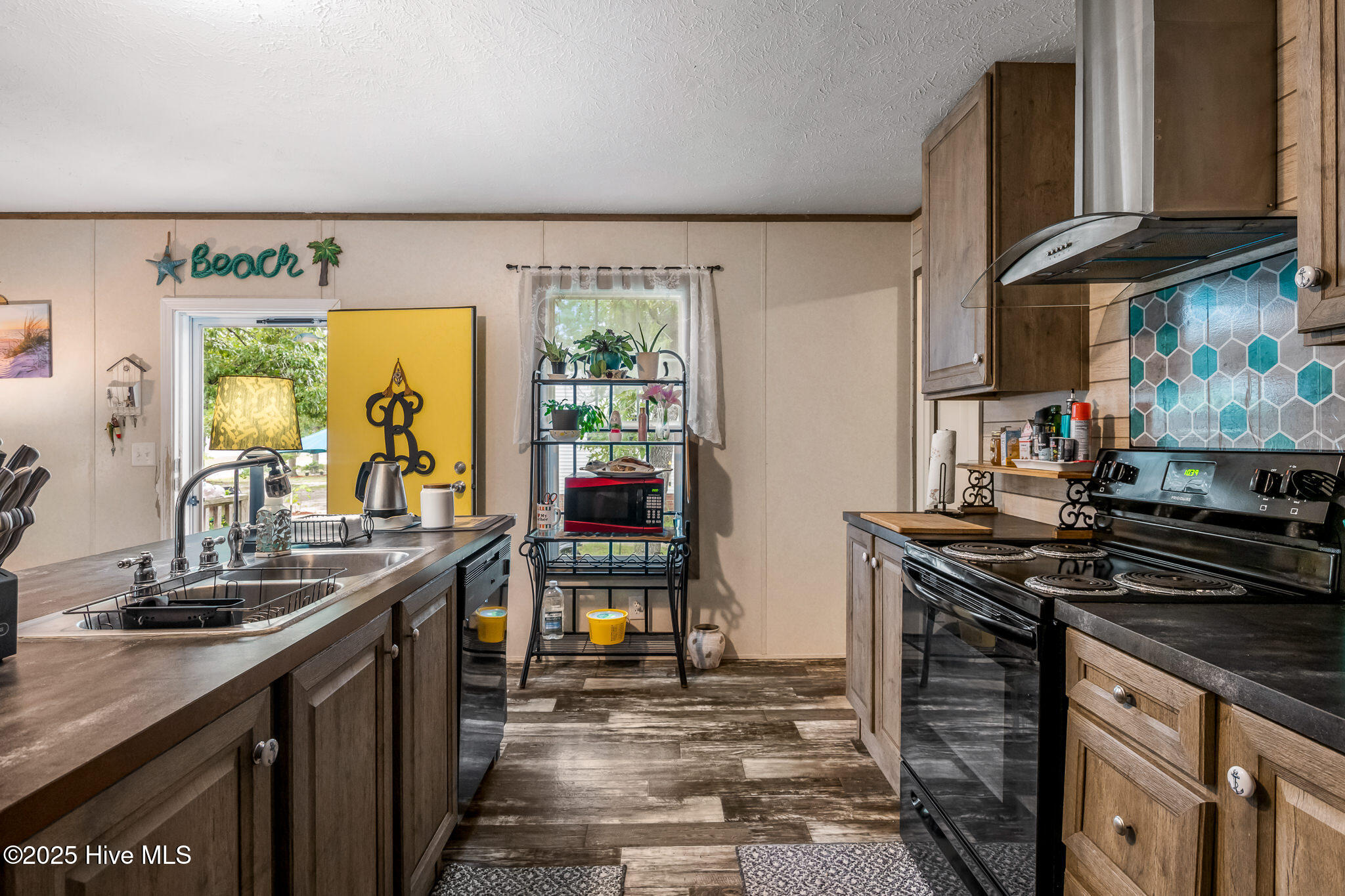 100524140 | Photo 11