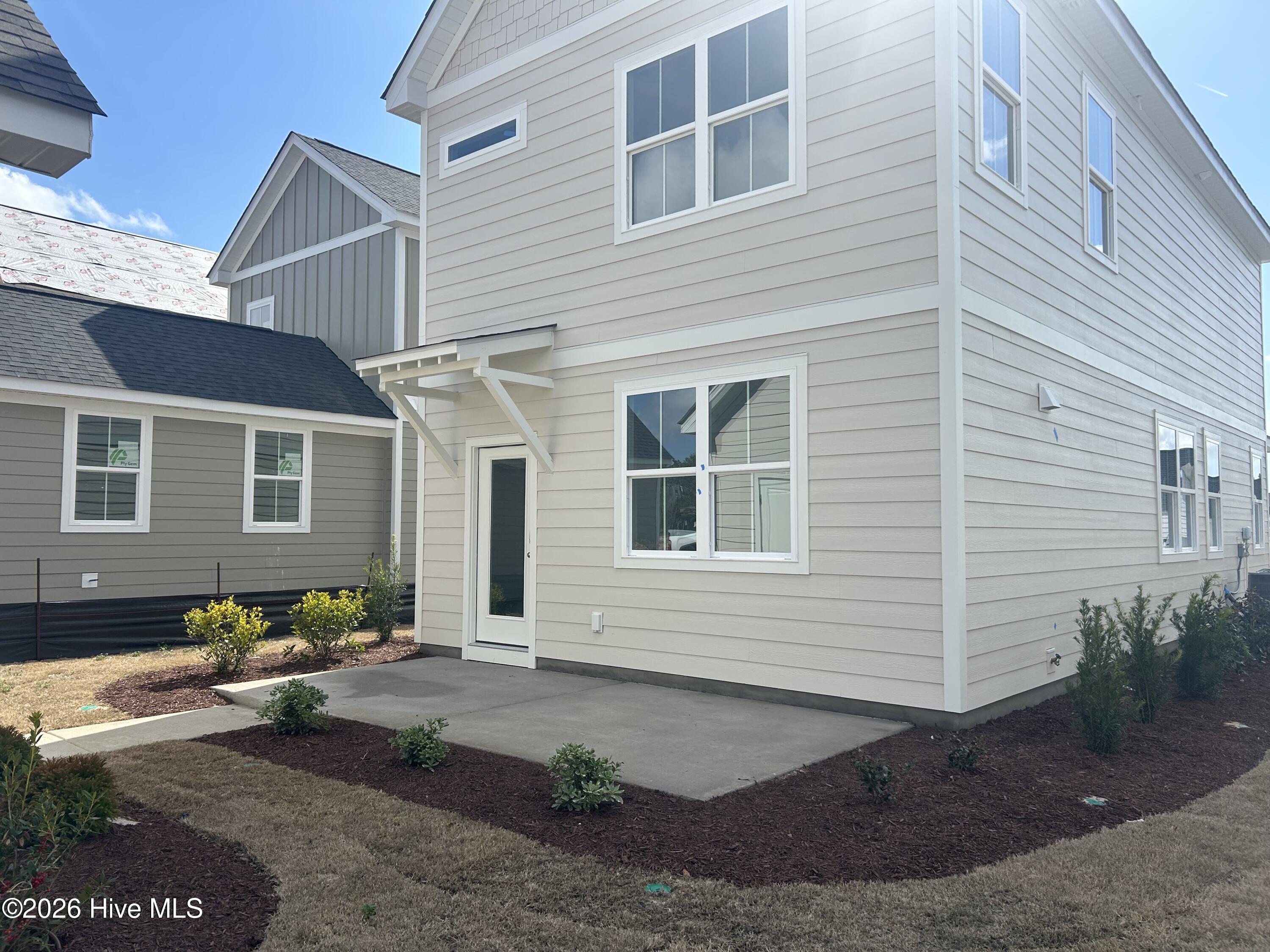 100549861 | Photo 12