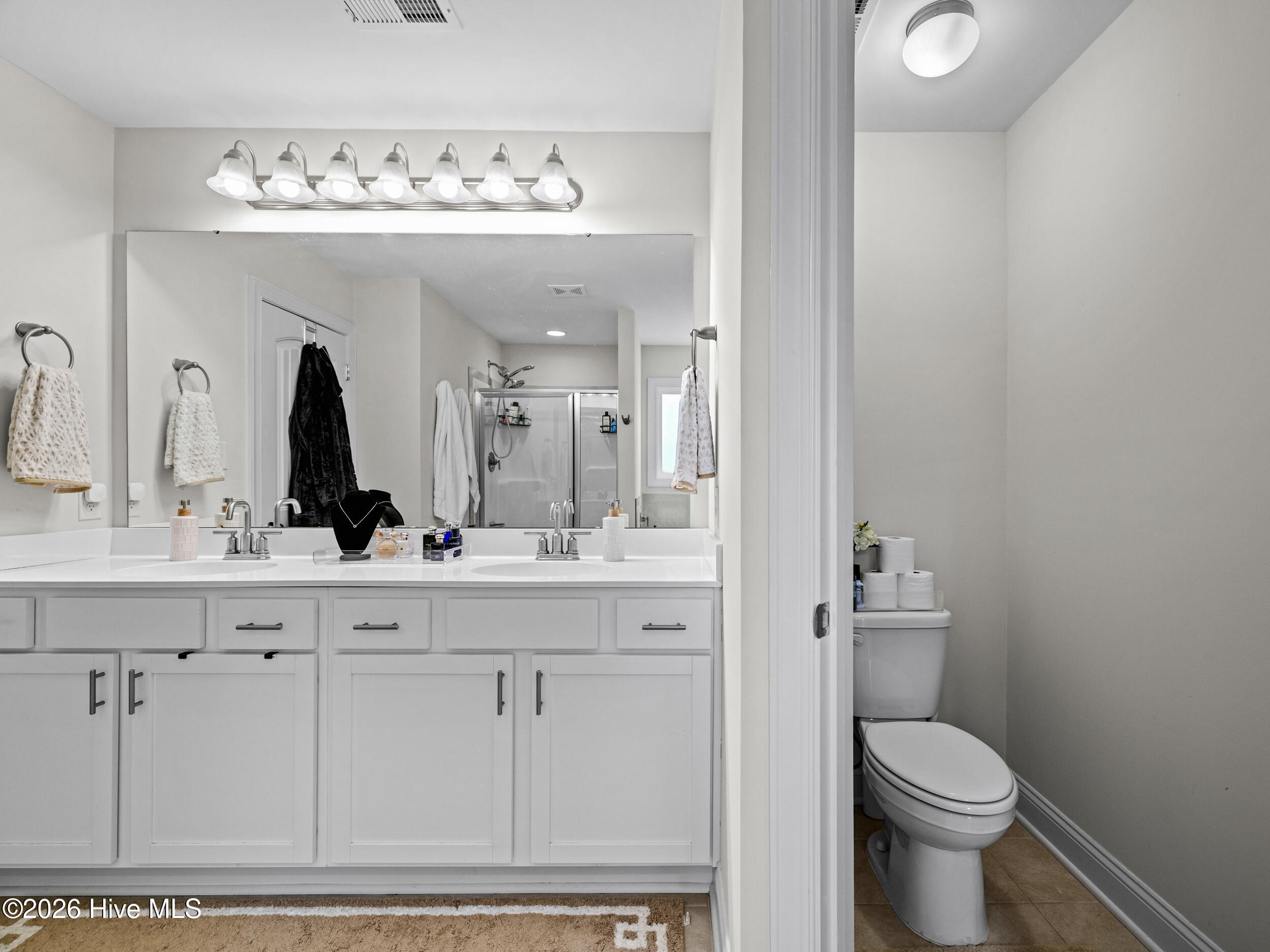 100569509 | Photo 46