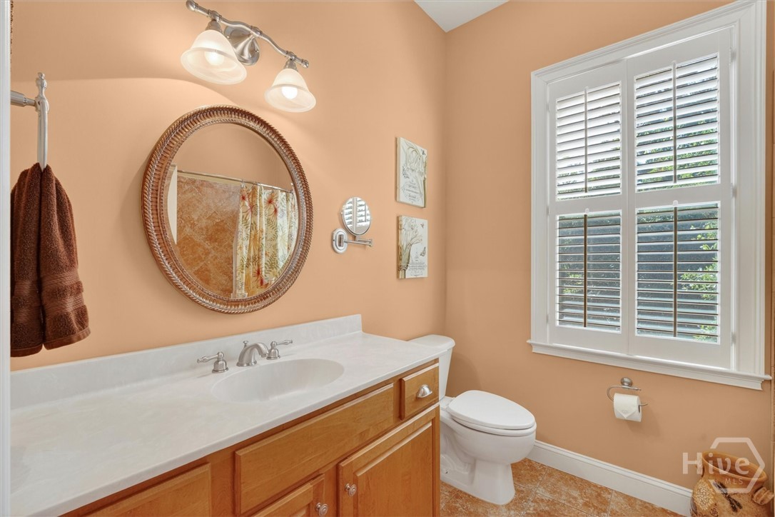 Main floor guest bath