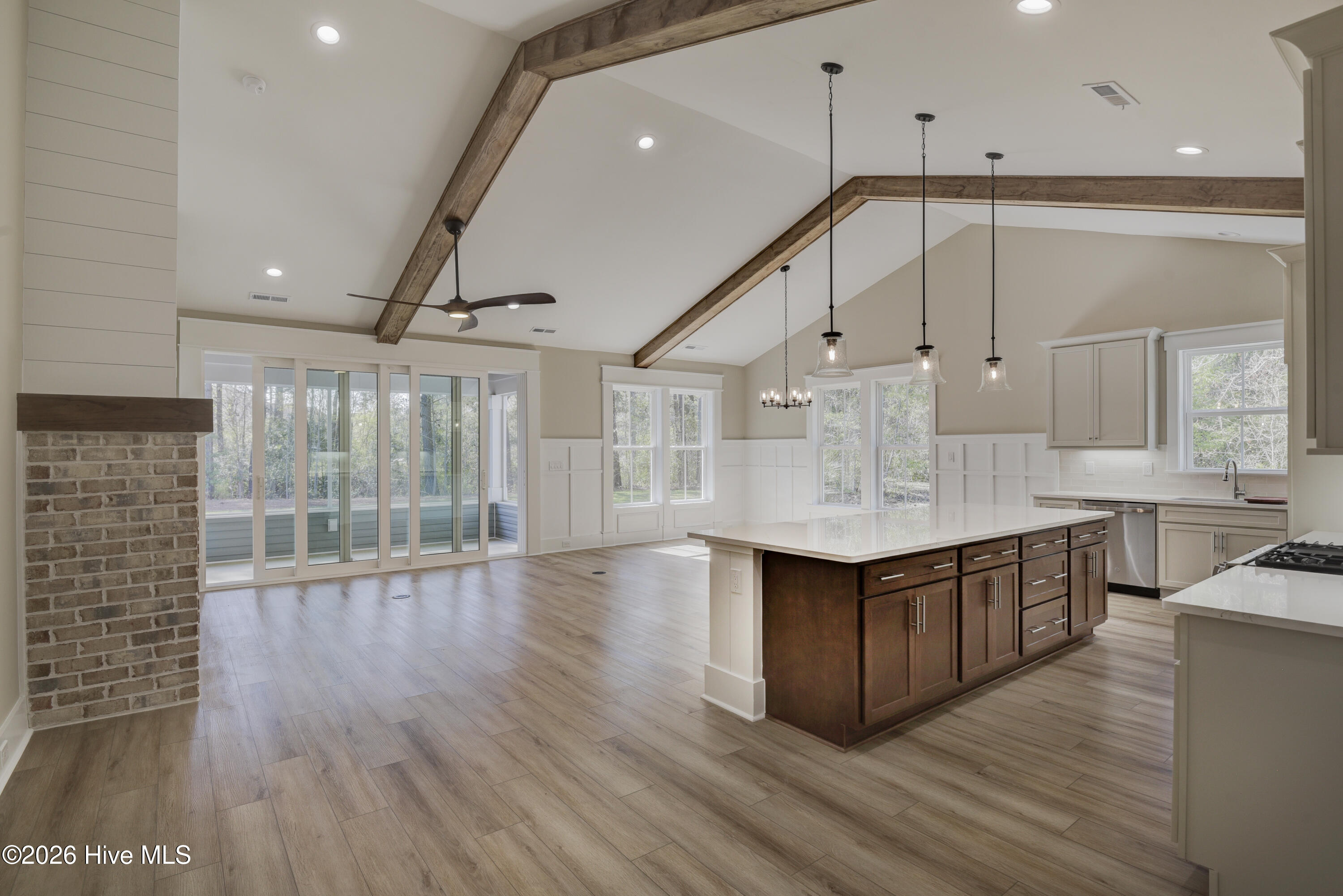 100563522 | Photo 11