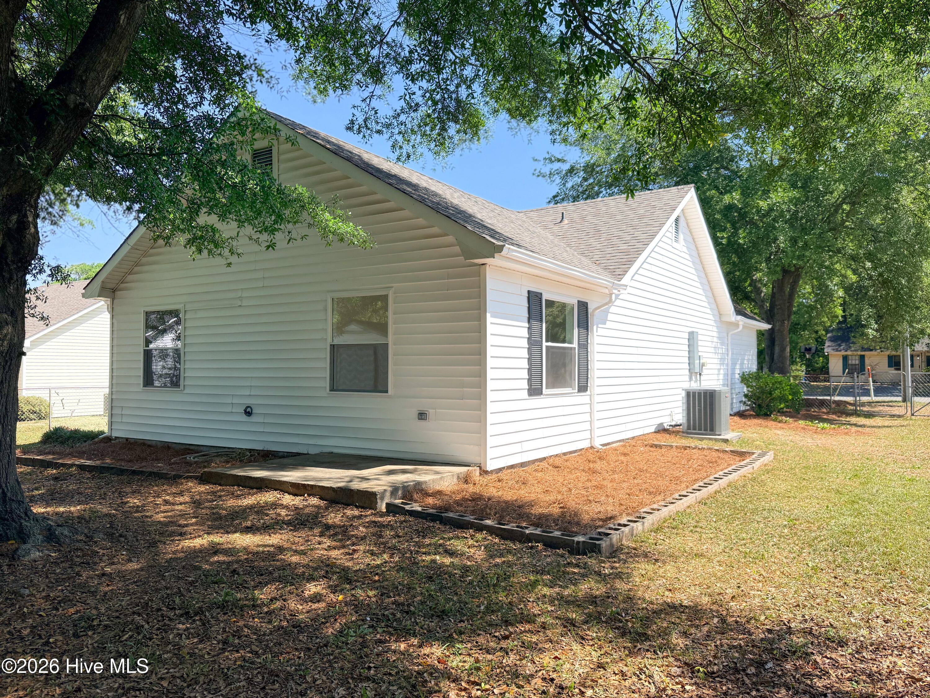 100568255 | Photo 70