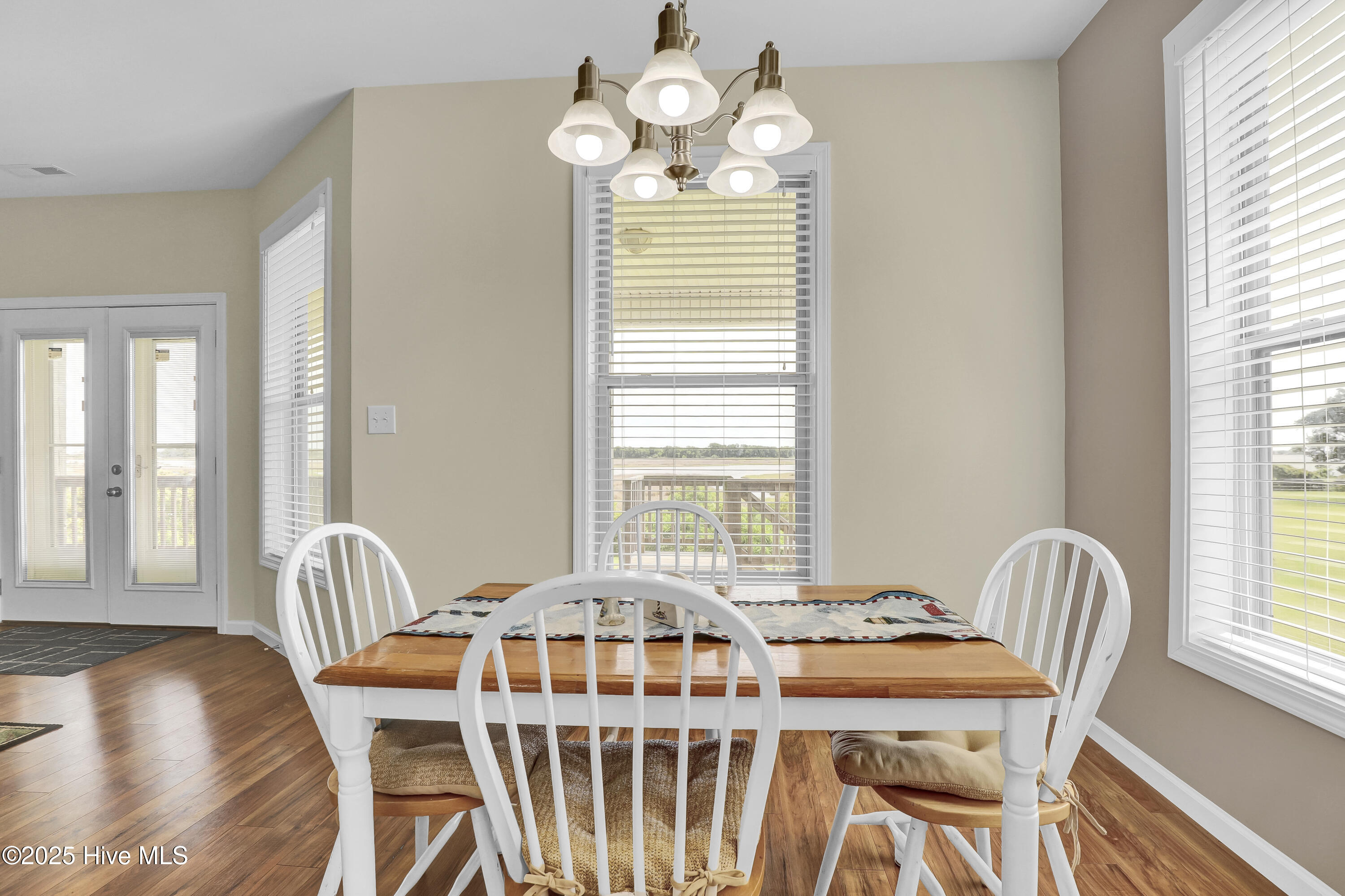 100511800 | Photo 21