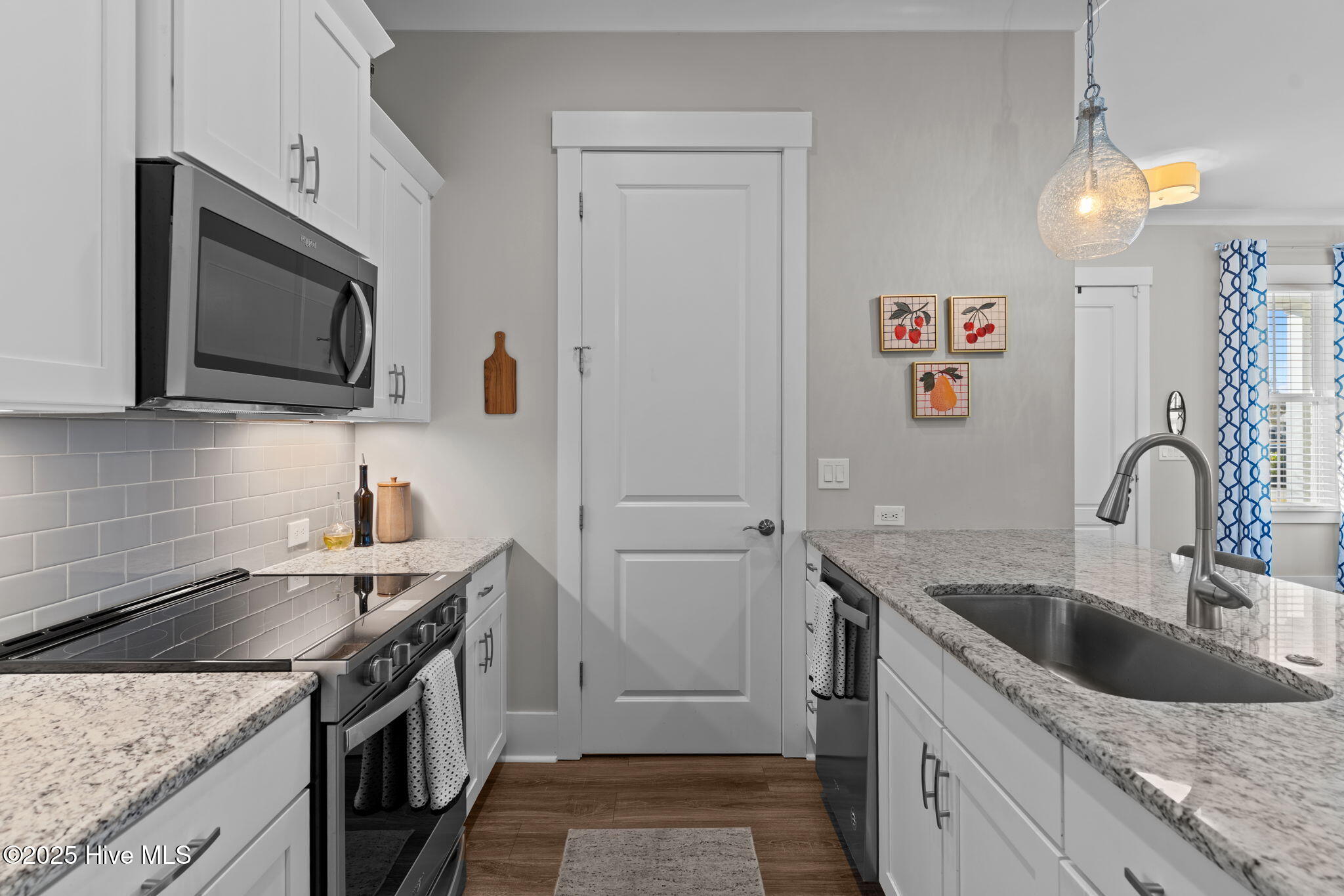 100543131 | Photo 21