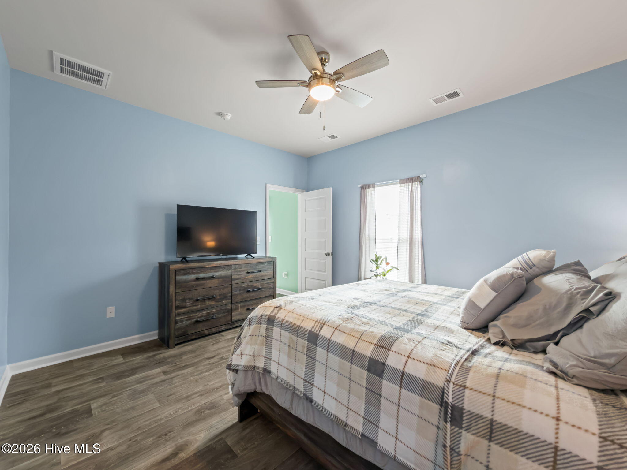 100561808 | Photo 10