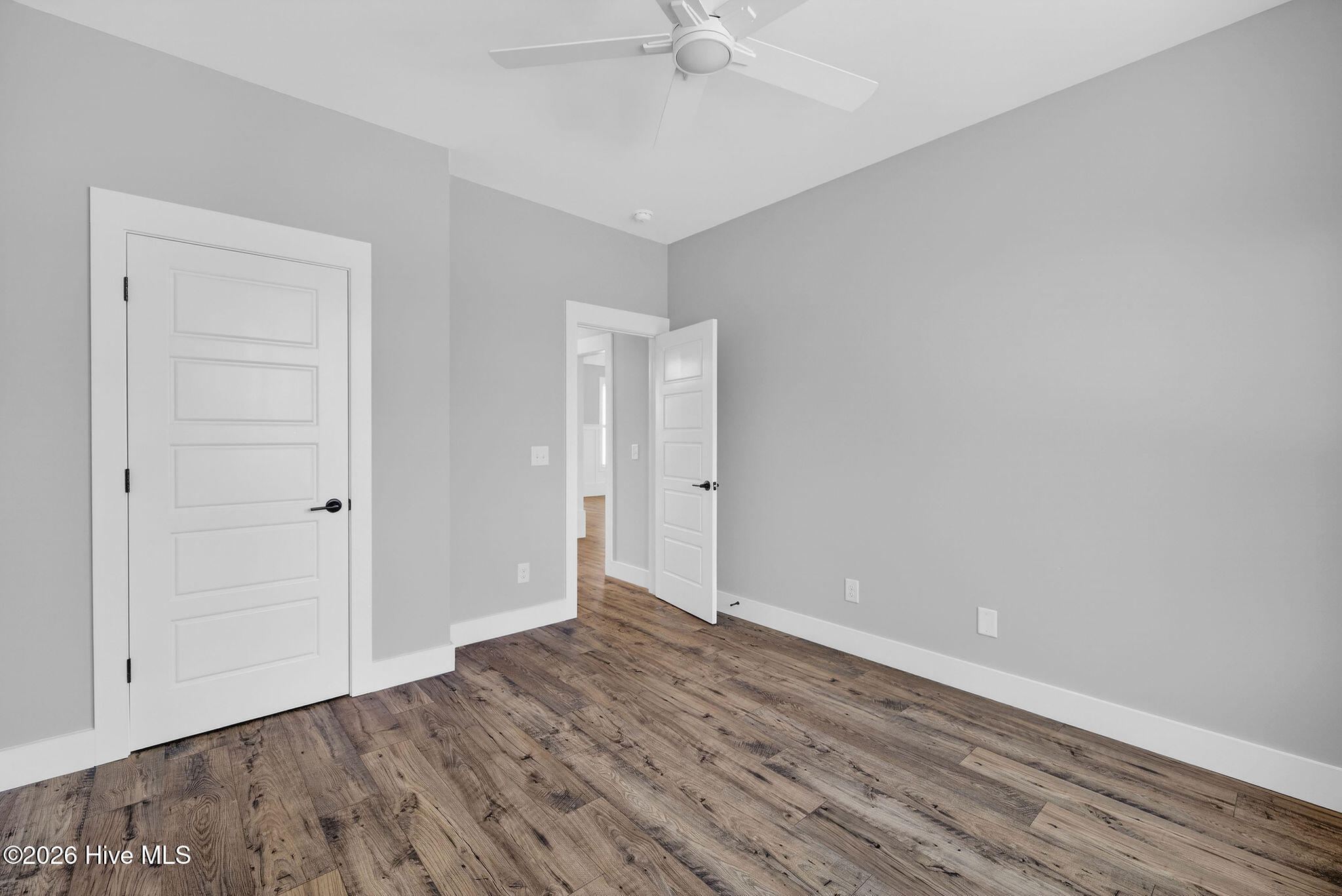 100560917 | Photo 32