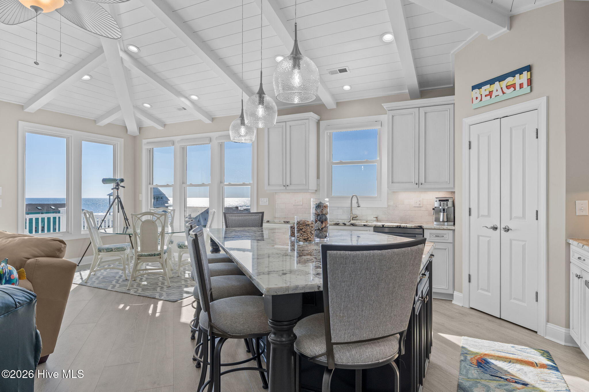 100549287 | Photo 11