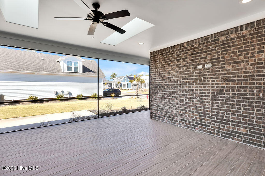 100555055 | Photo 35