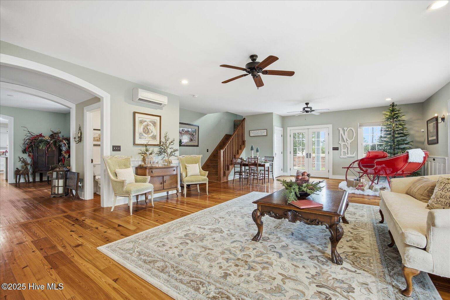 100545633 | Photo 34