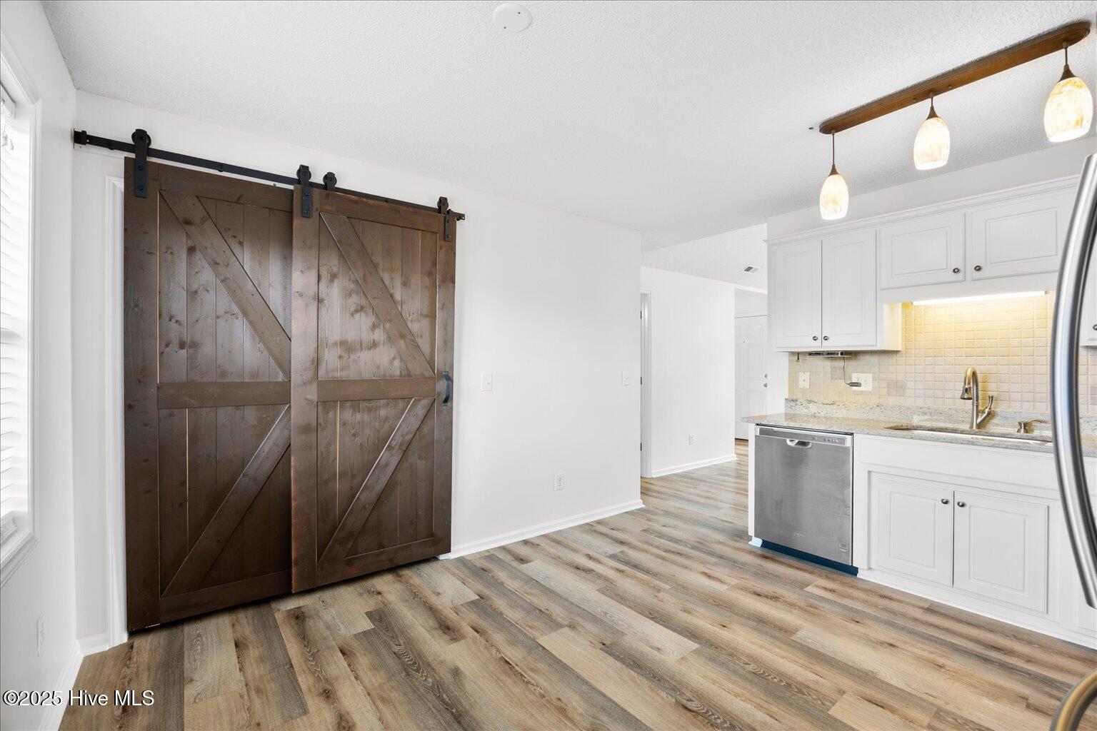 100540475 | Photo 14