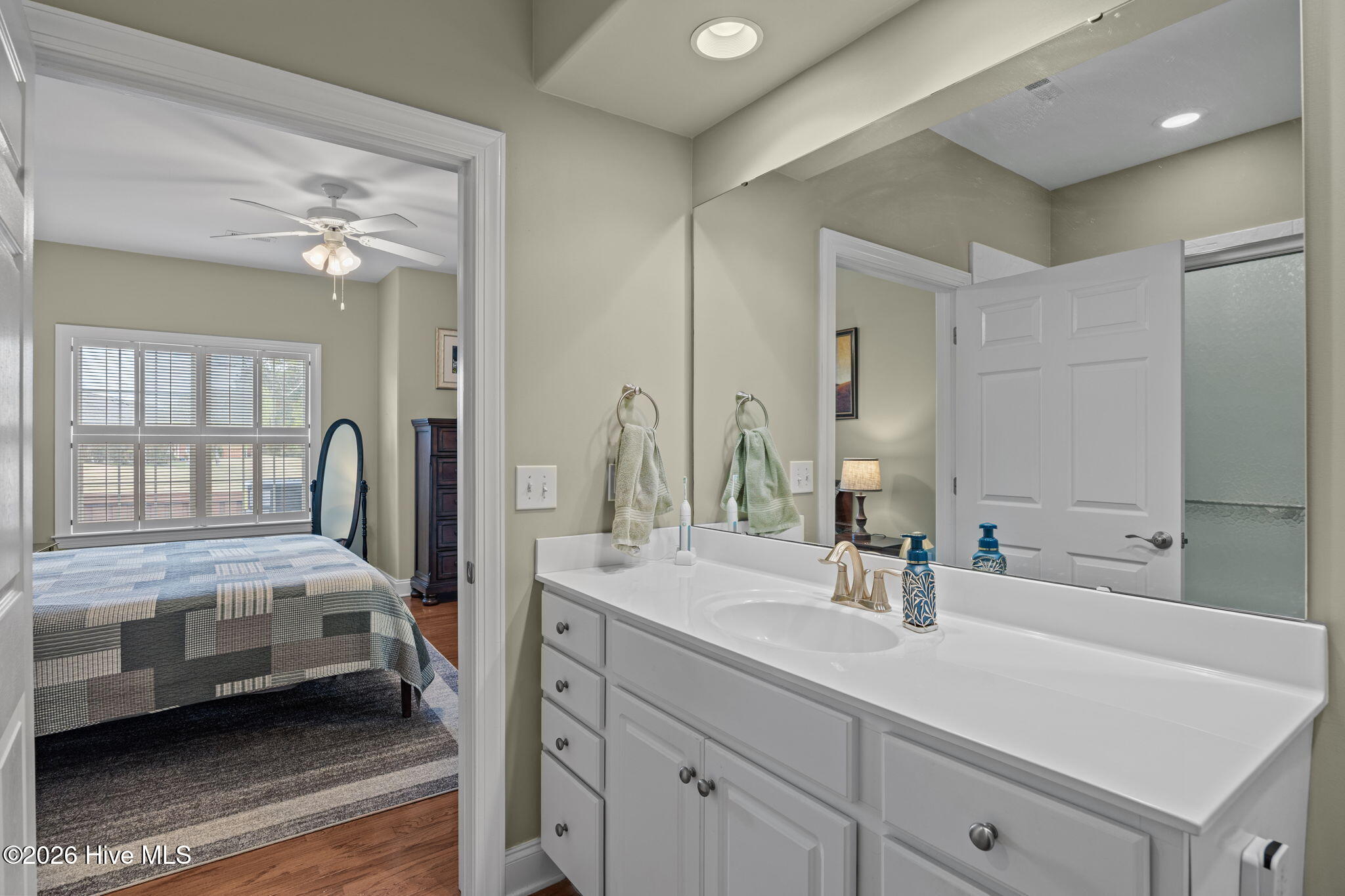 100560017 | Photo 21