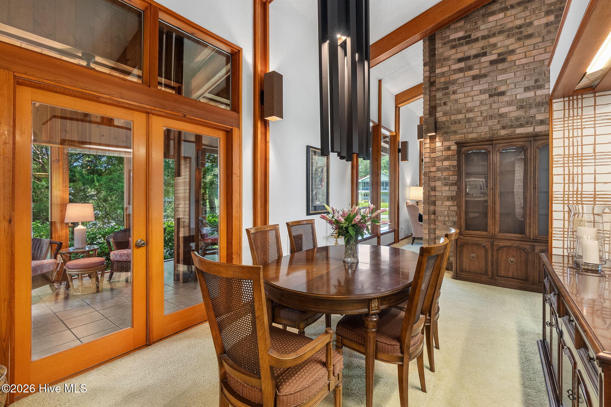 Dining room into porch