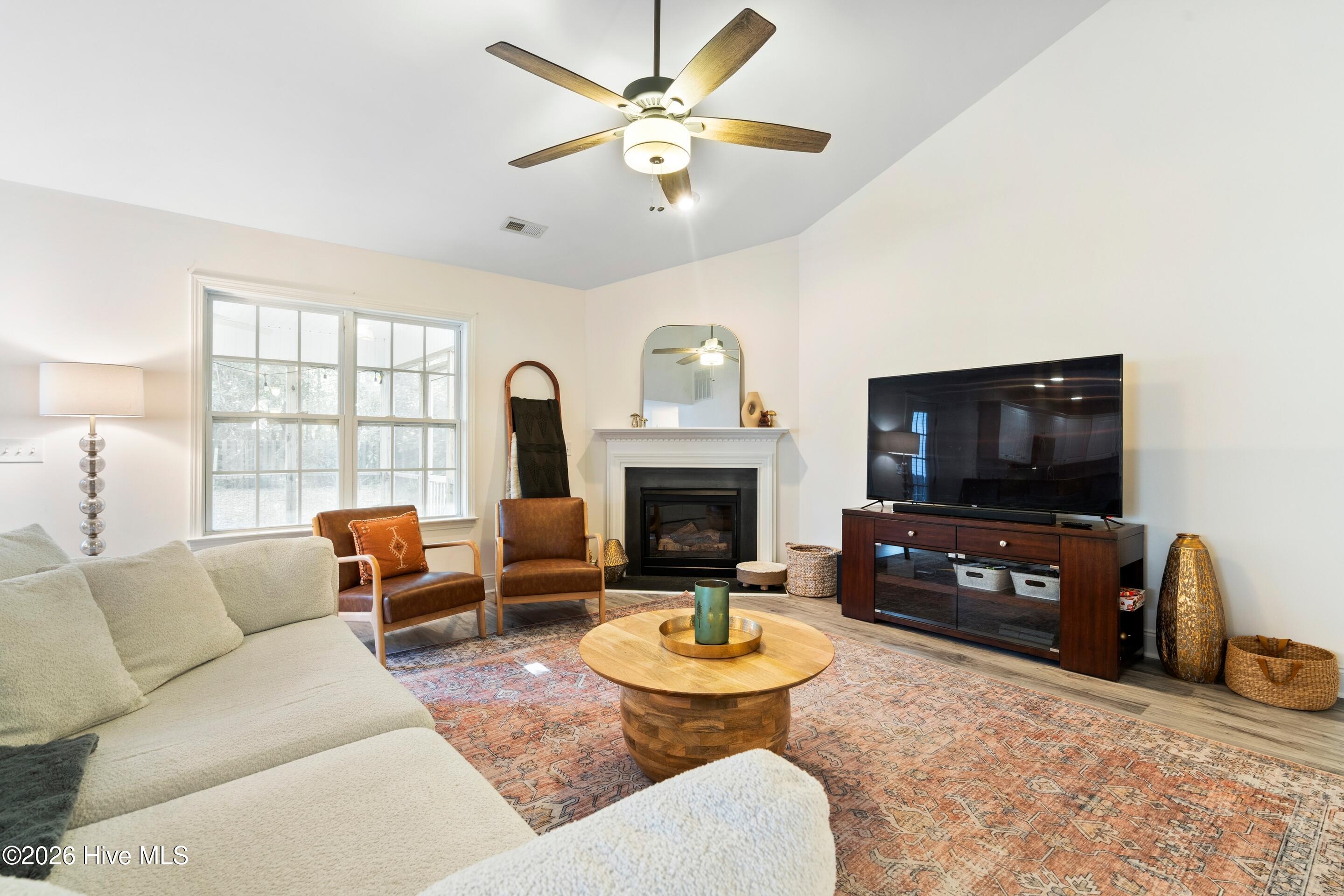 100549655 | Photo 11