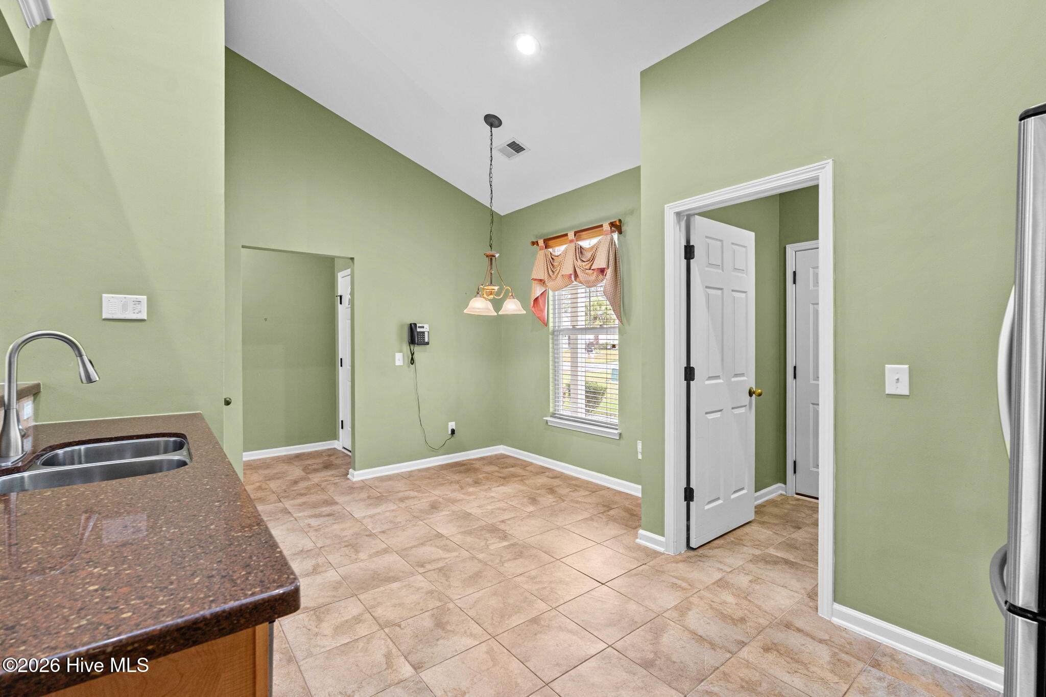 100493950 | Photo 20