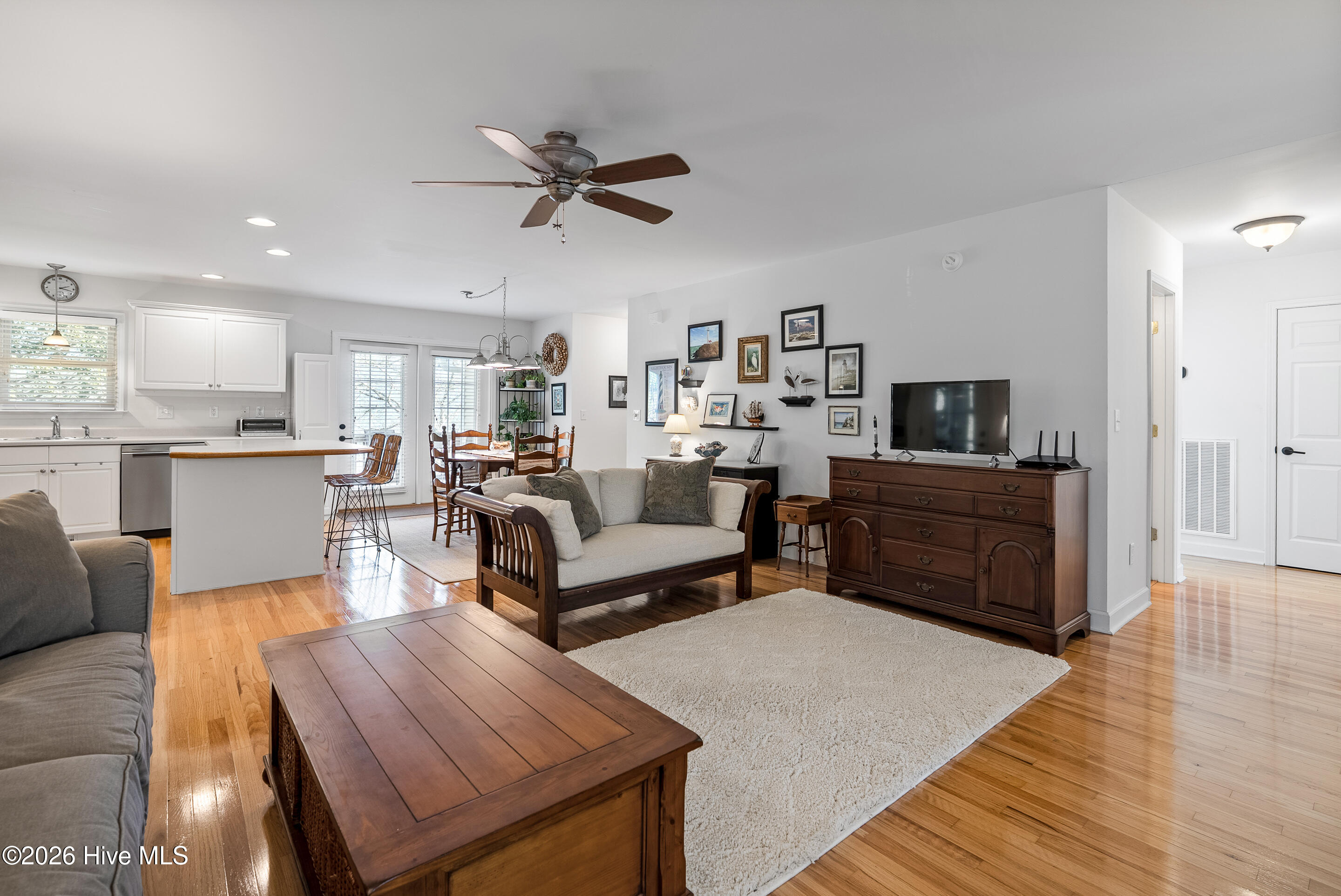 100559044 | Photo 22