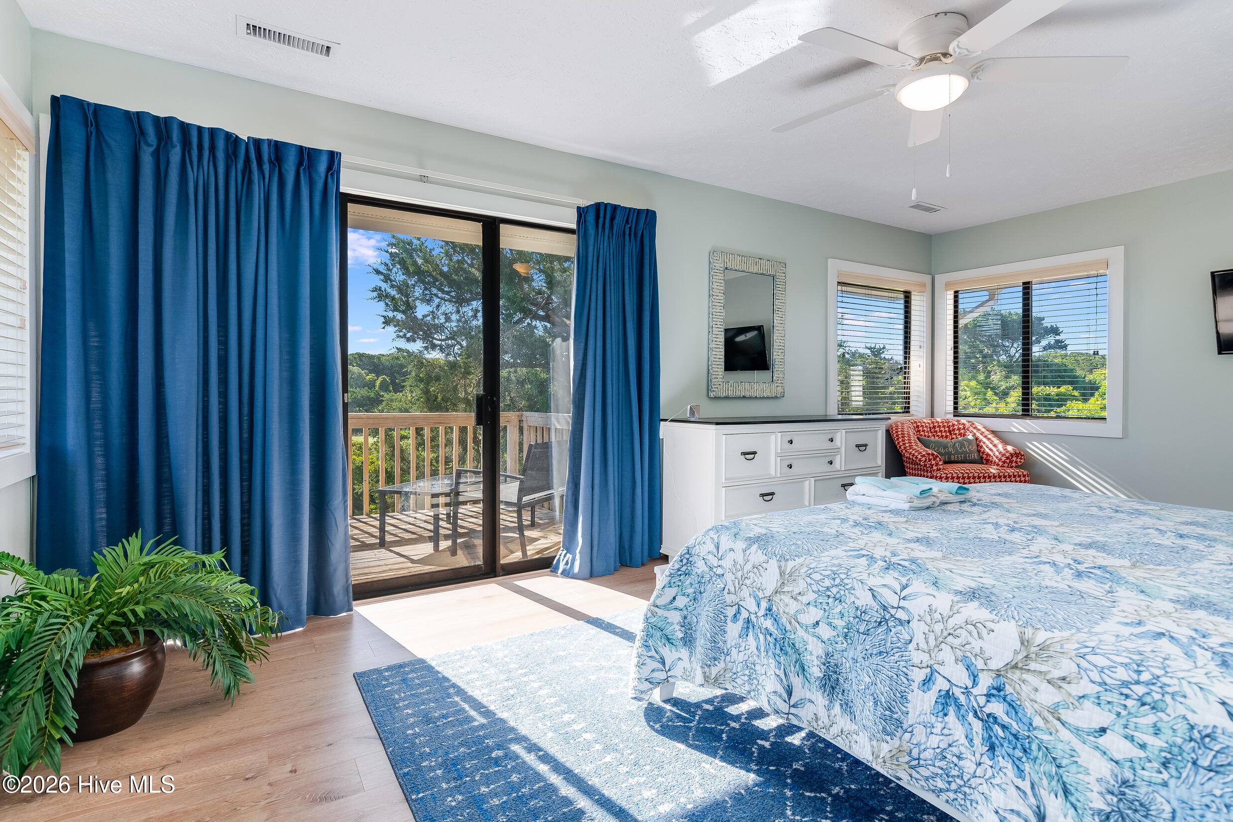 100557535 | Photo 23