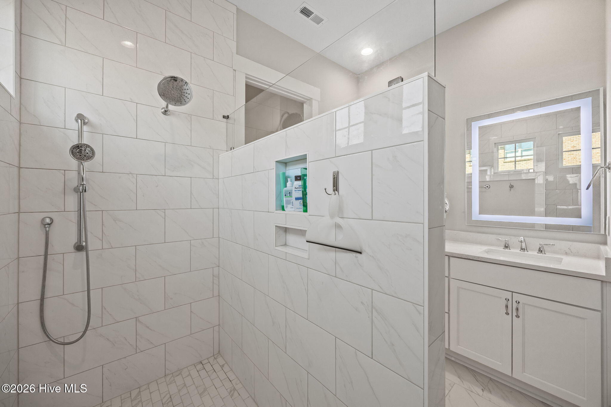 100563731 | Photo 36