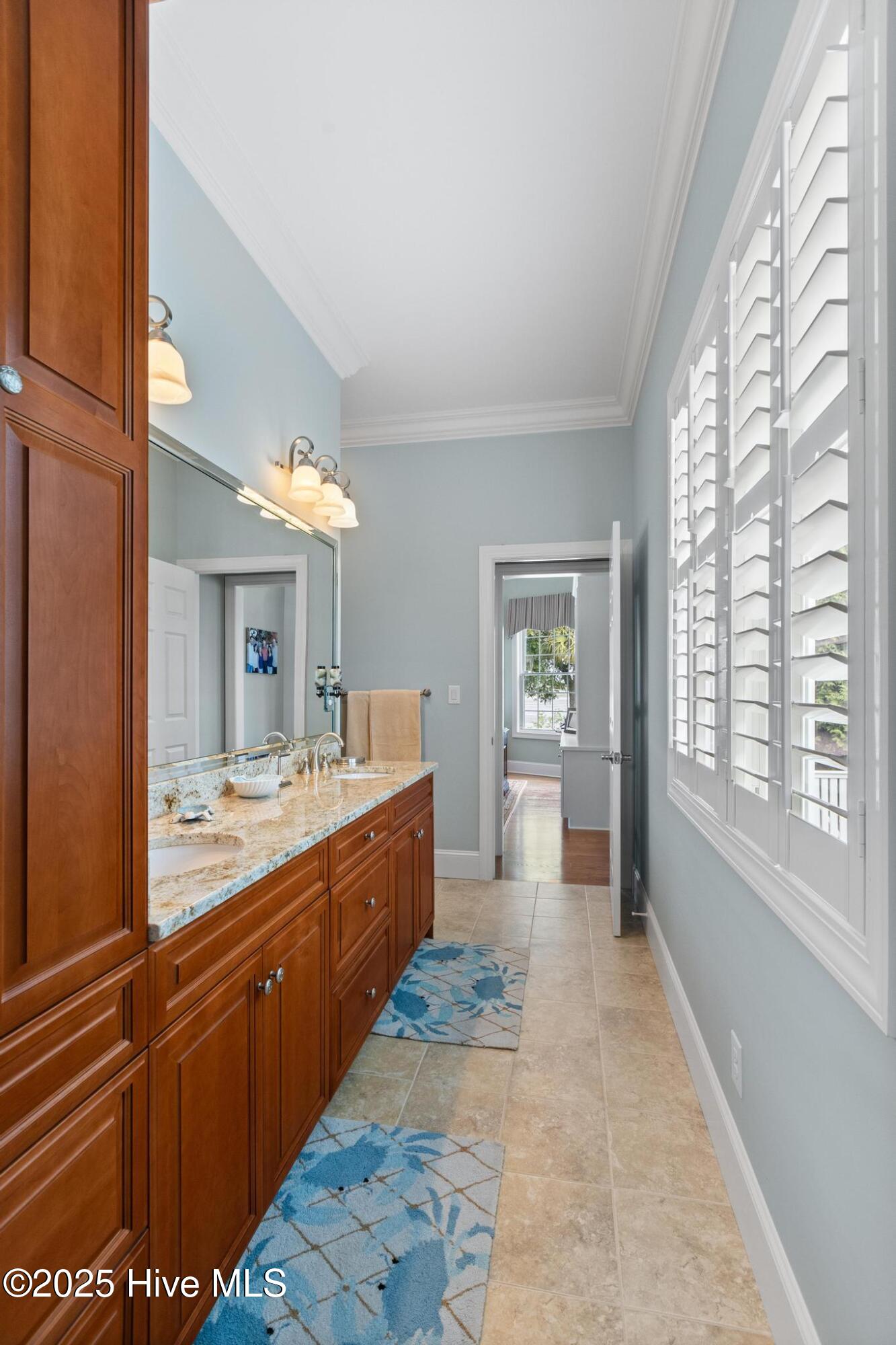 100567588 | Photo 32