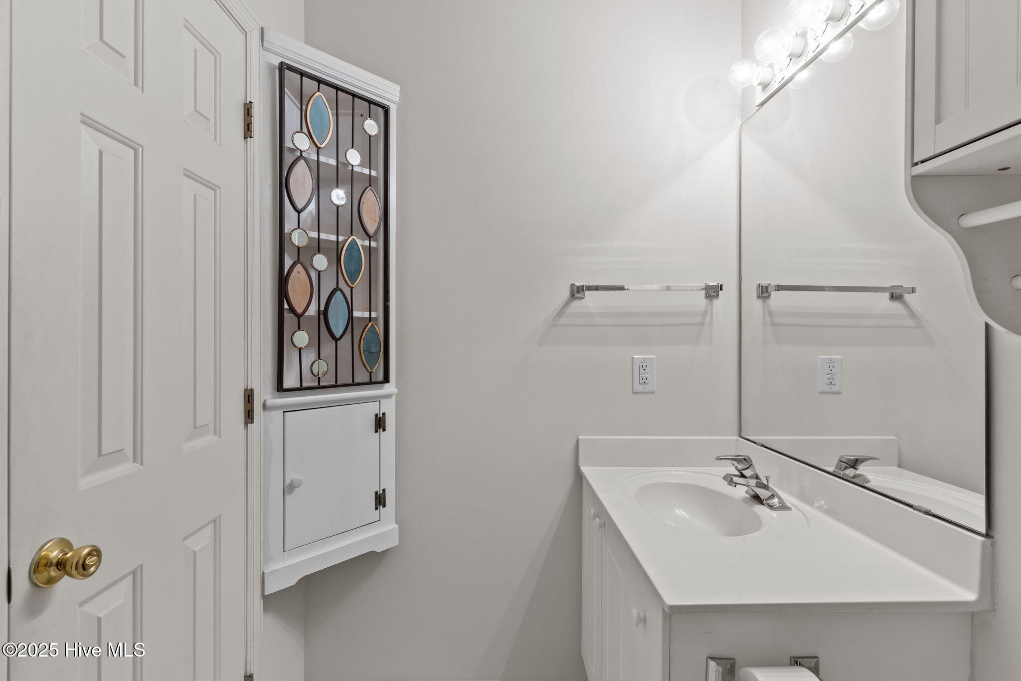 100526319 | Photo 29