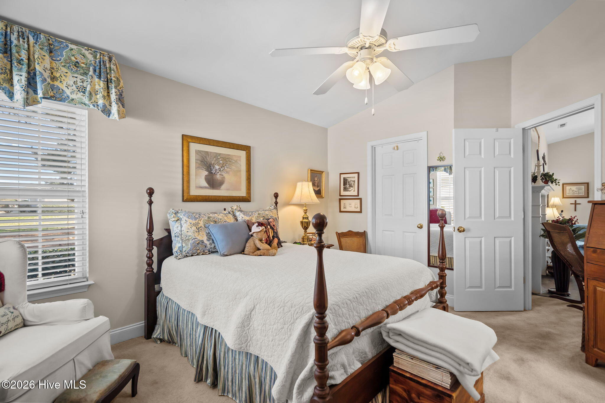 100556282 | Photo 30